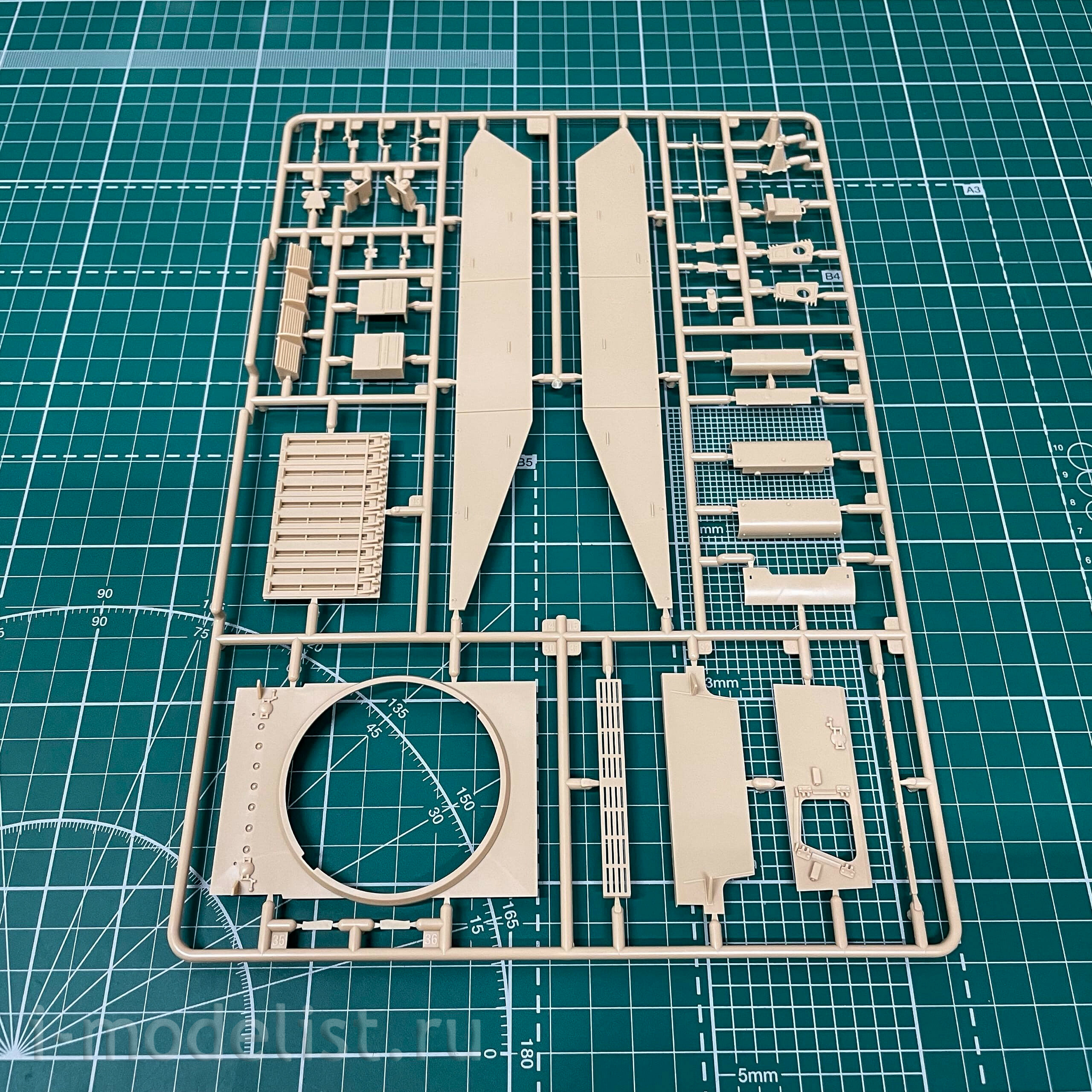 35A029 Amusing Hobby 1/35 British self-propelled gun FV4005 Stage 2