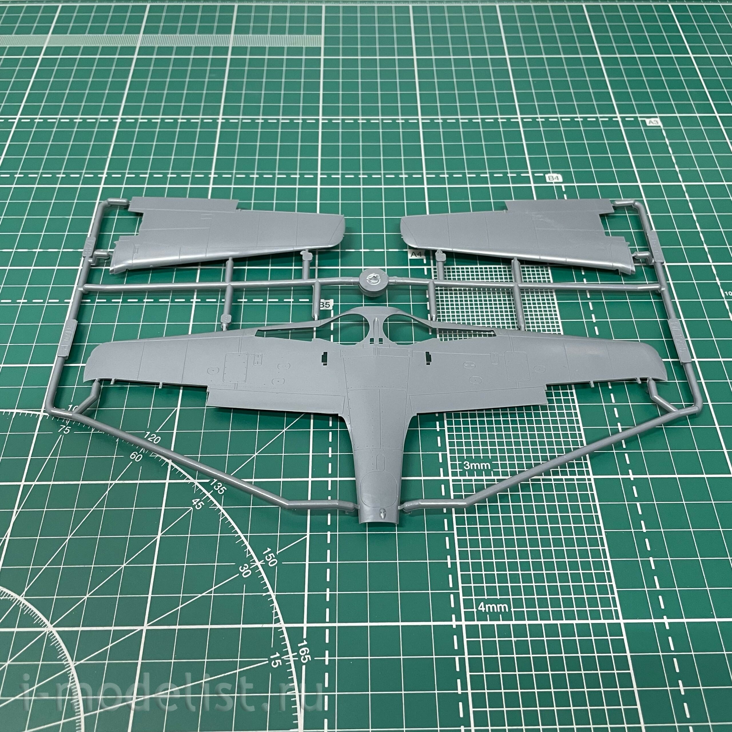 03930 Revell 1/48 German fighter Focke Wulf Fw 190 D-9