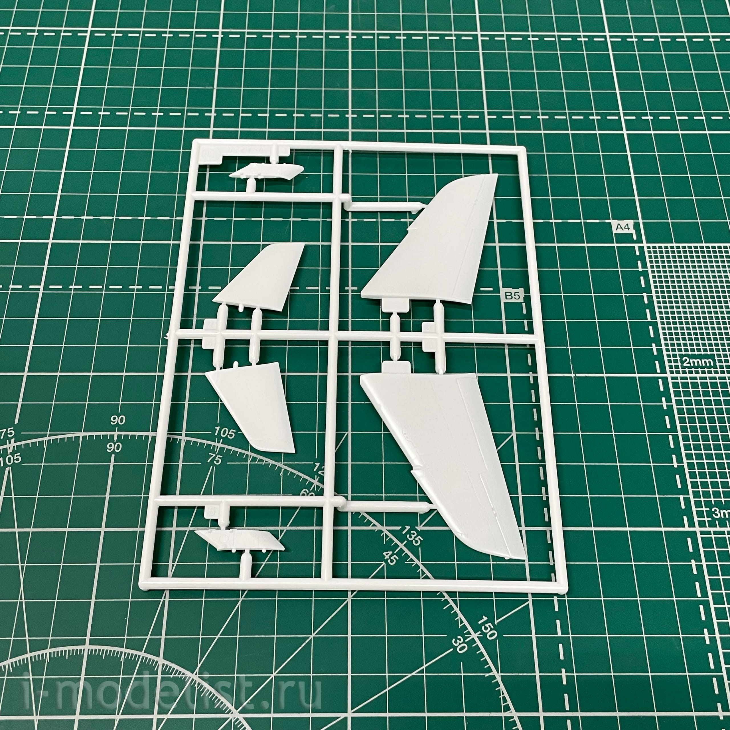 02142 Hasegawa 1/72 Kawasaki T-4 JASDF 60th Anniversary (2 models) Limited Edition