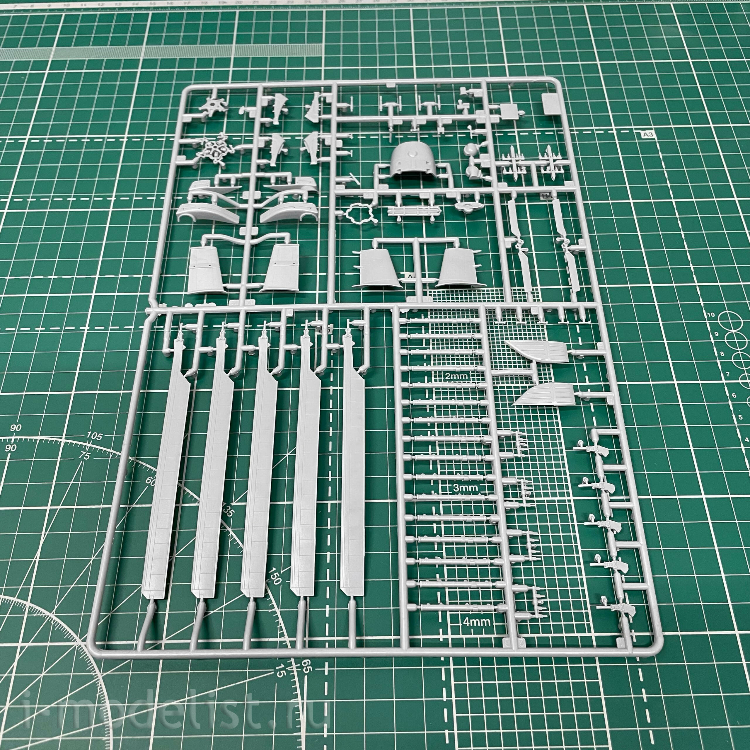 7276П Zvezda 1/72 Подарочный набор: Российский ударный вертолет Ми-35М