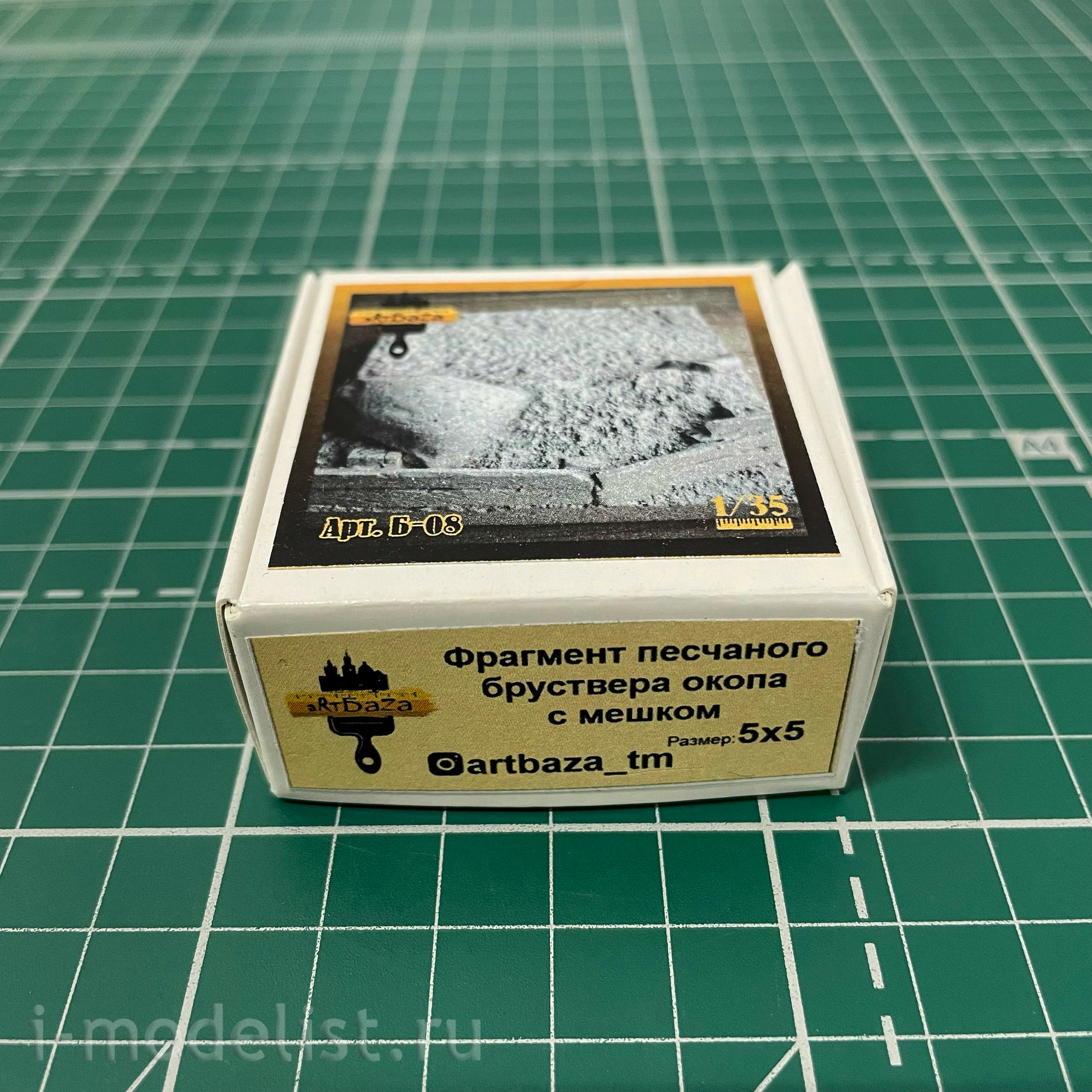 B08 artbaza 1/35 Fragment of a sand parapet of a trench with a bag