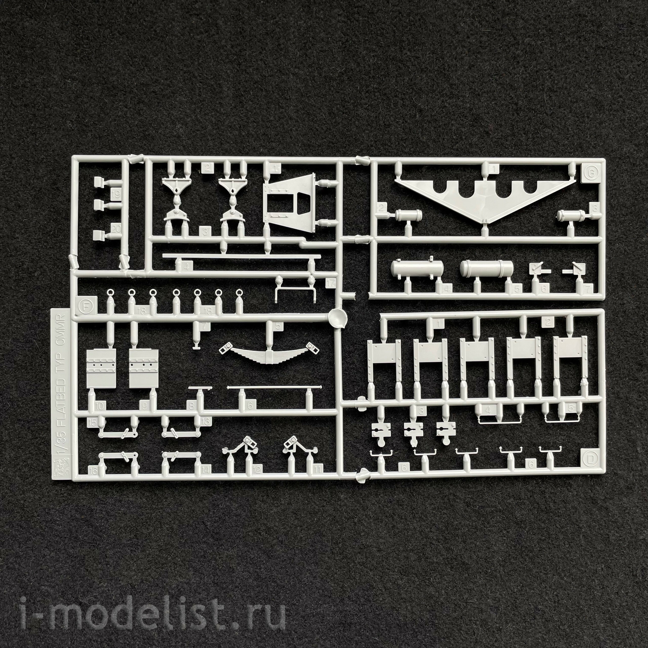 6085 Dragon 1/35 German Ommr type railway platform (2 axles) with crew