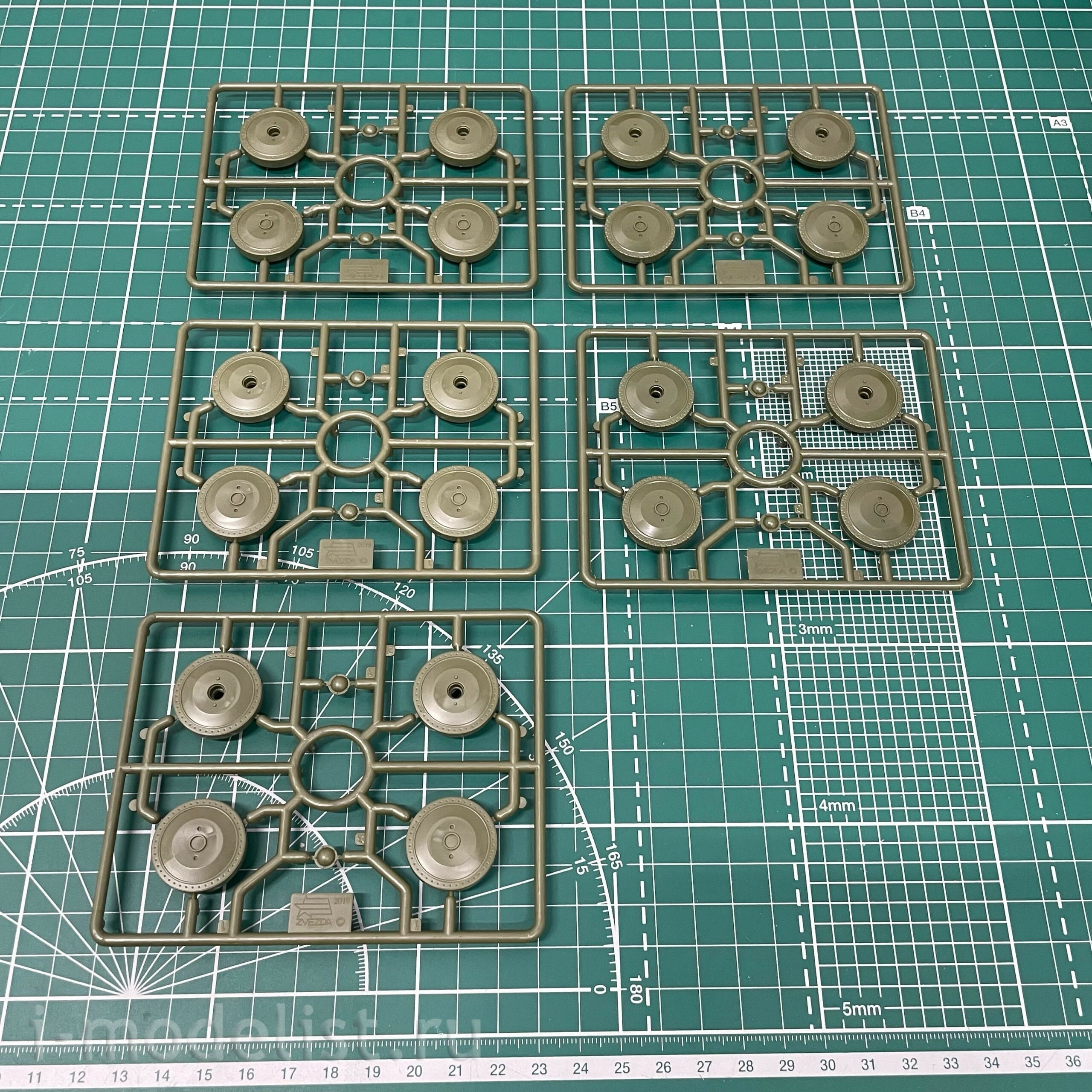 3691 Zvezda 1/35 Soviet su-122 tank destroyer