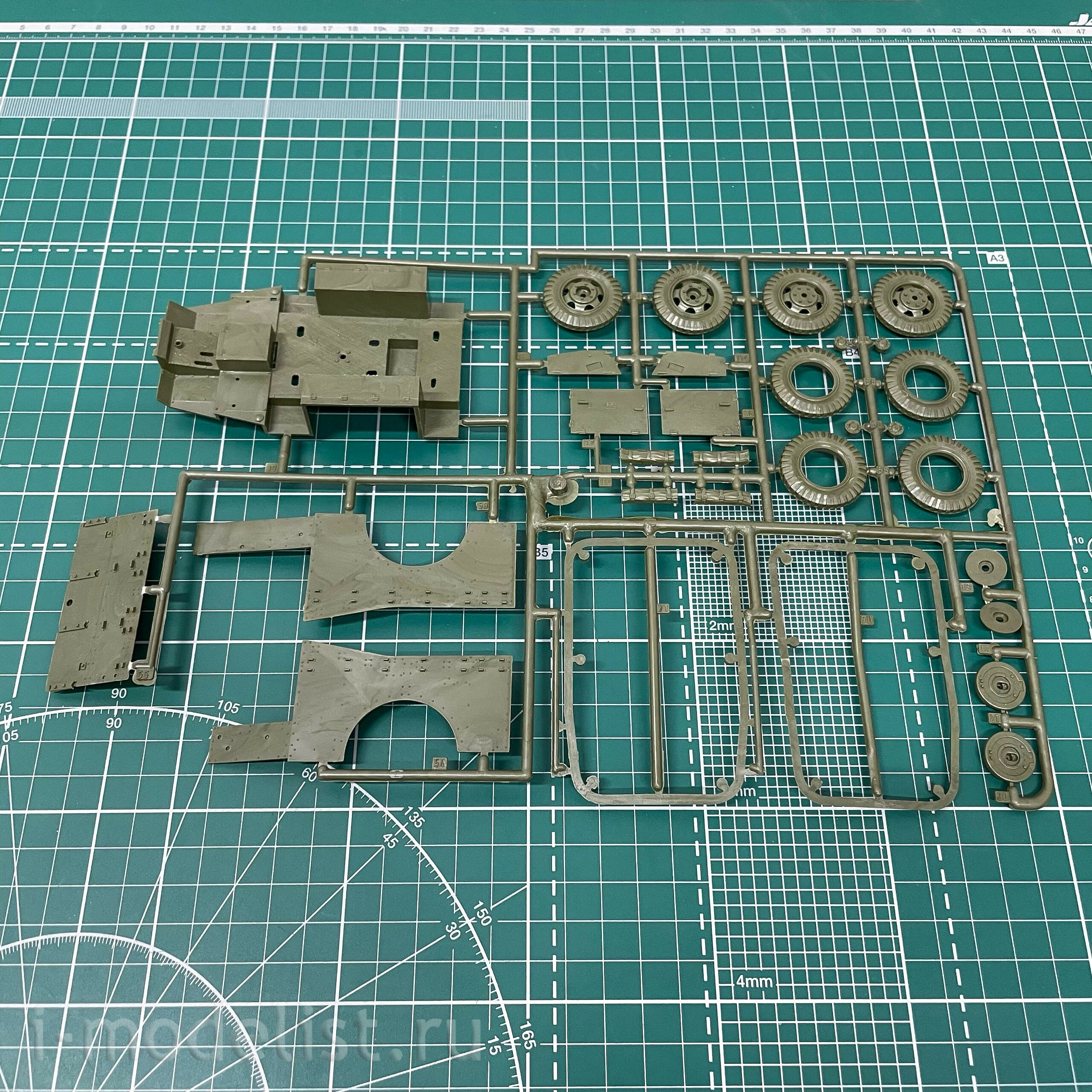 3519 Zvezda 1/35 APC MZ 