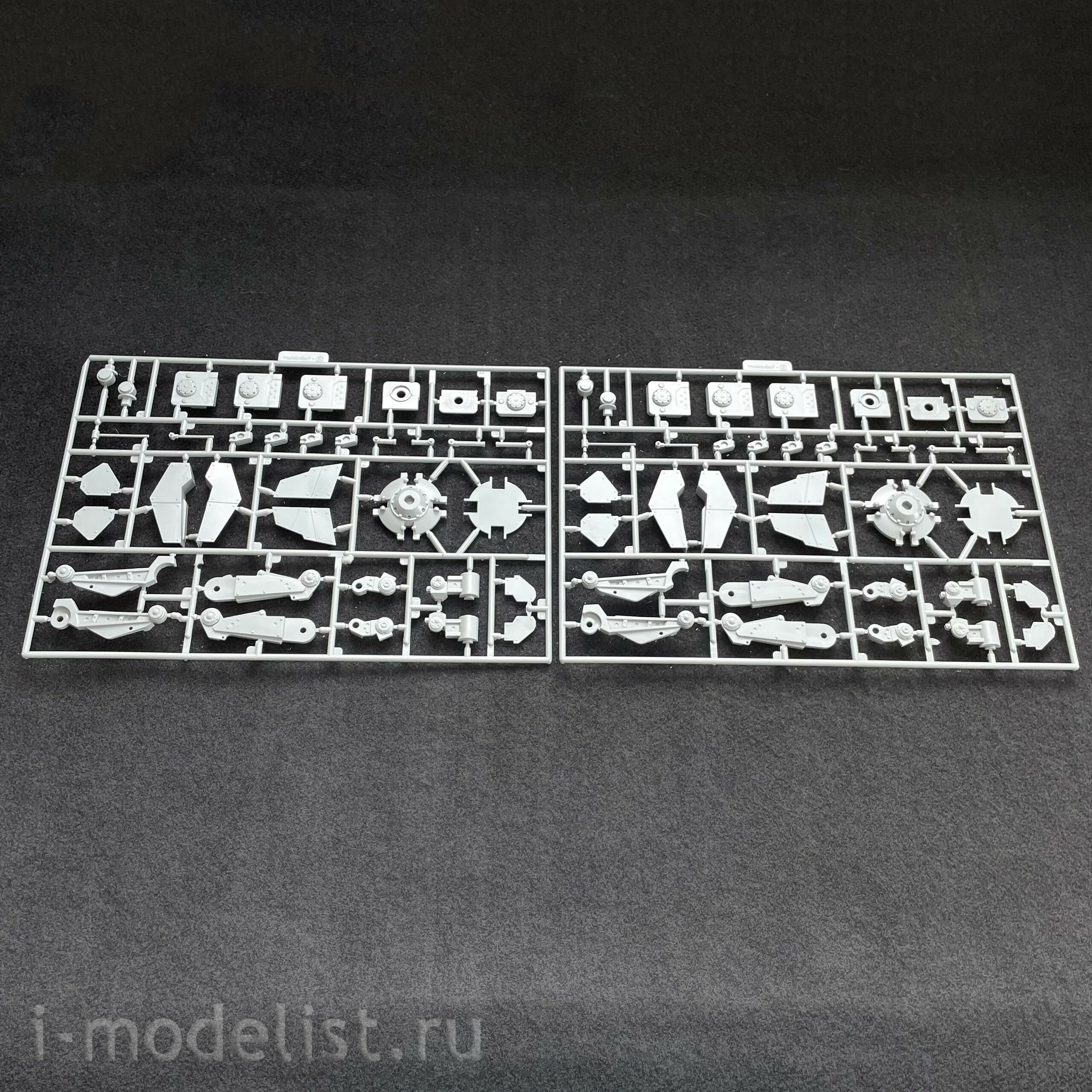 UA35043 Modelcollect 1/35 