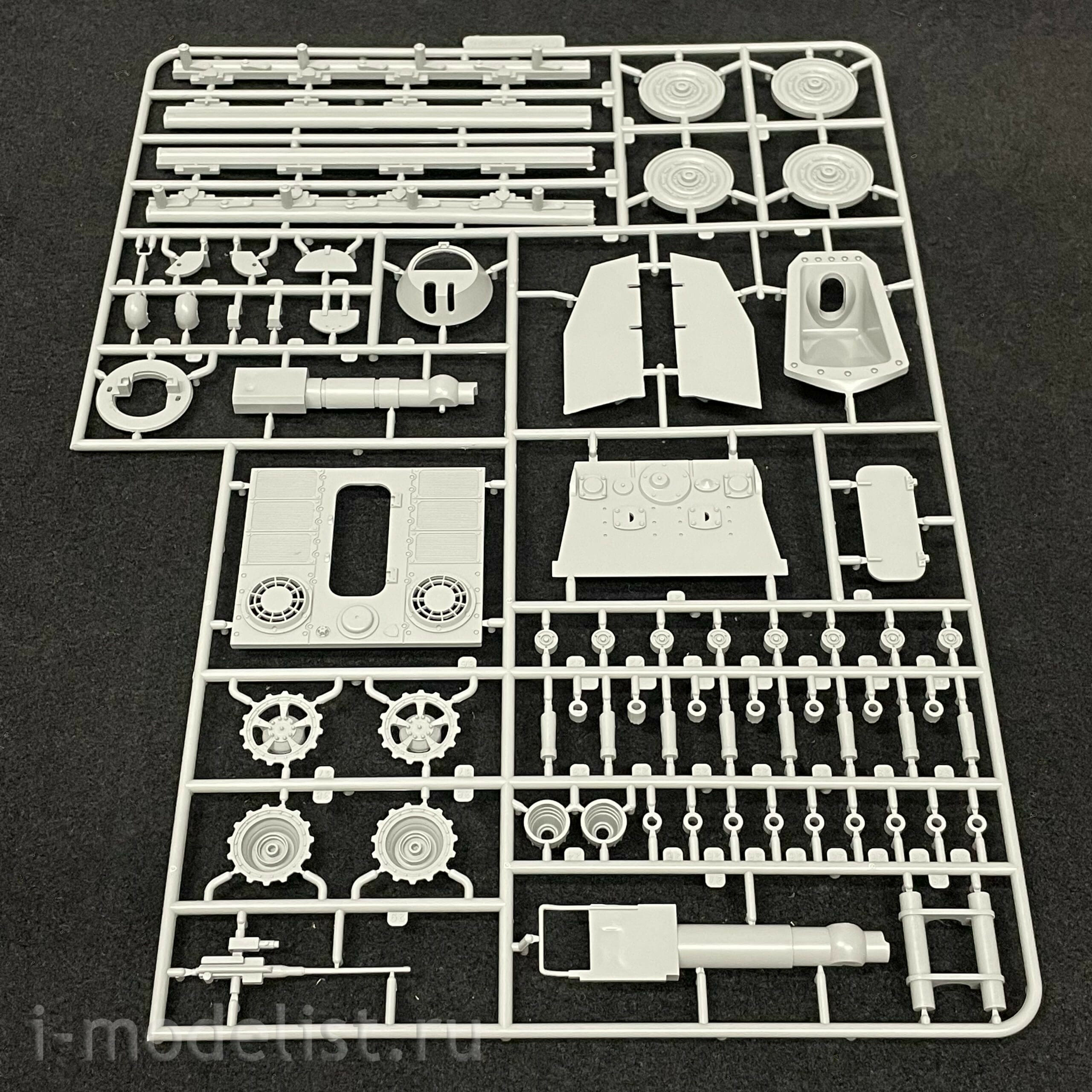 UA35022 Modelcollect 1/35 German heavy Tank E-60 ausf.D 12.8 cm