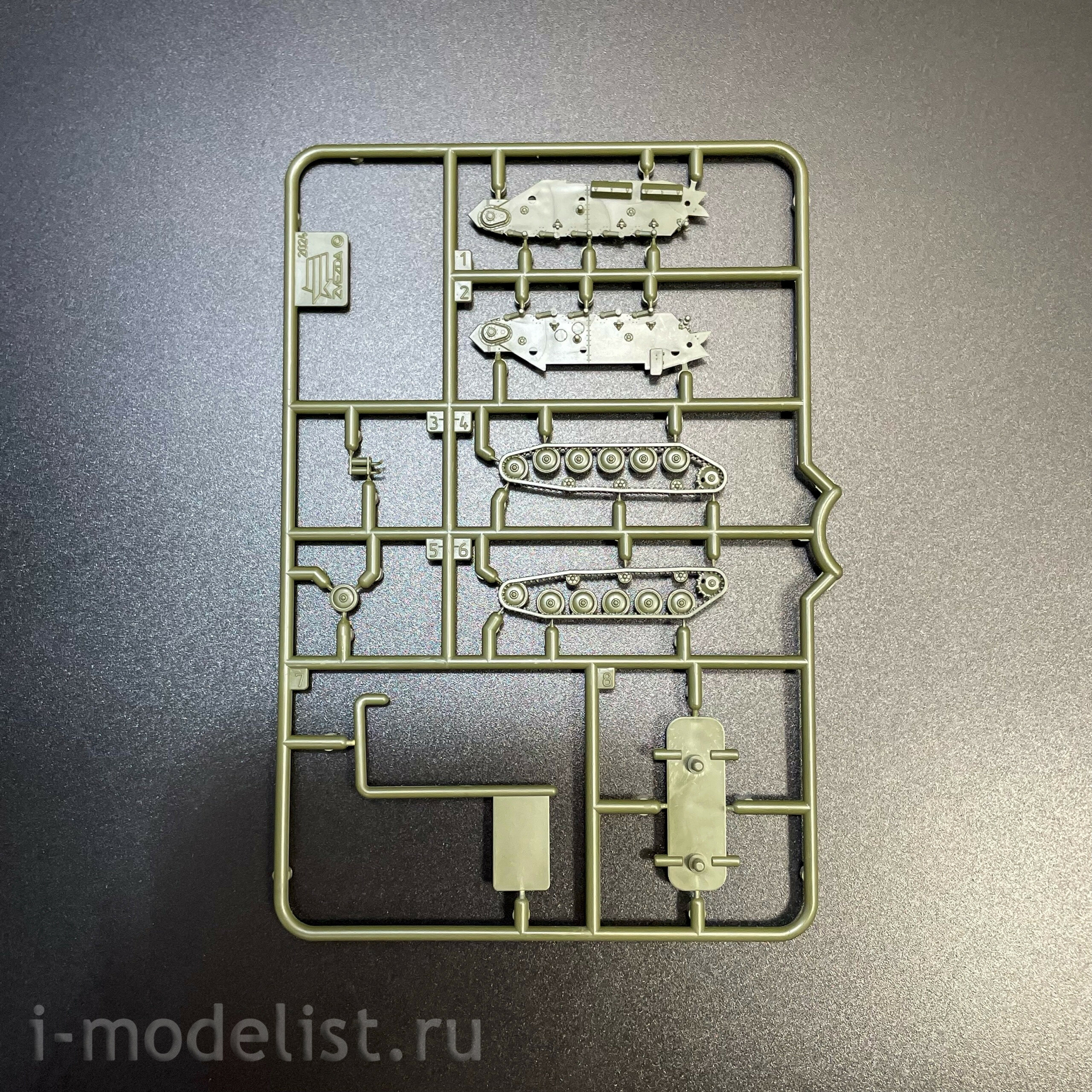 6295 Zvezda 1/100 Cоветский лёгкий танк Т-80