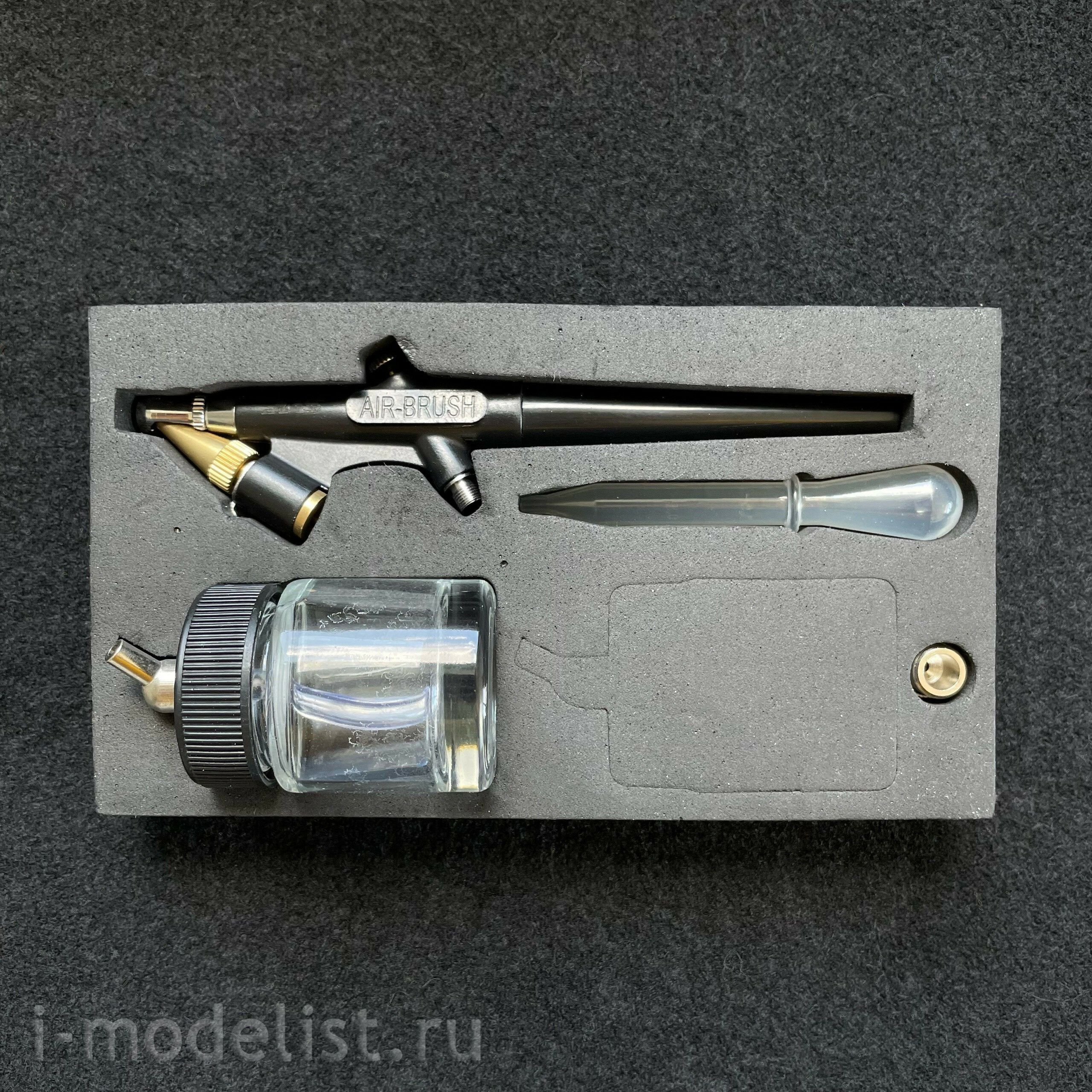 1120 Airbrush JAS entry-level, for the application of the background and ground. Plastic case.