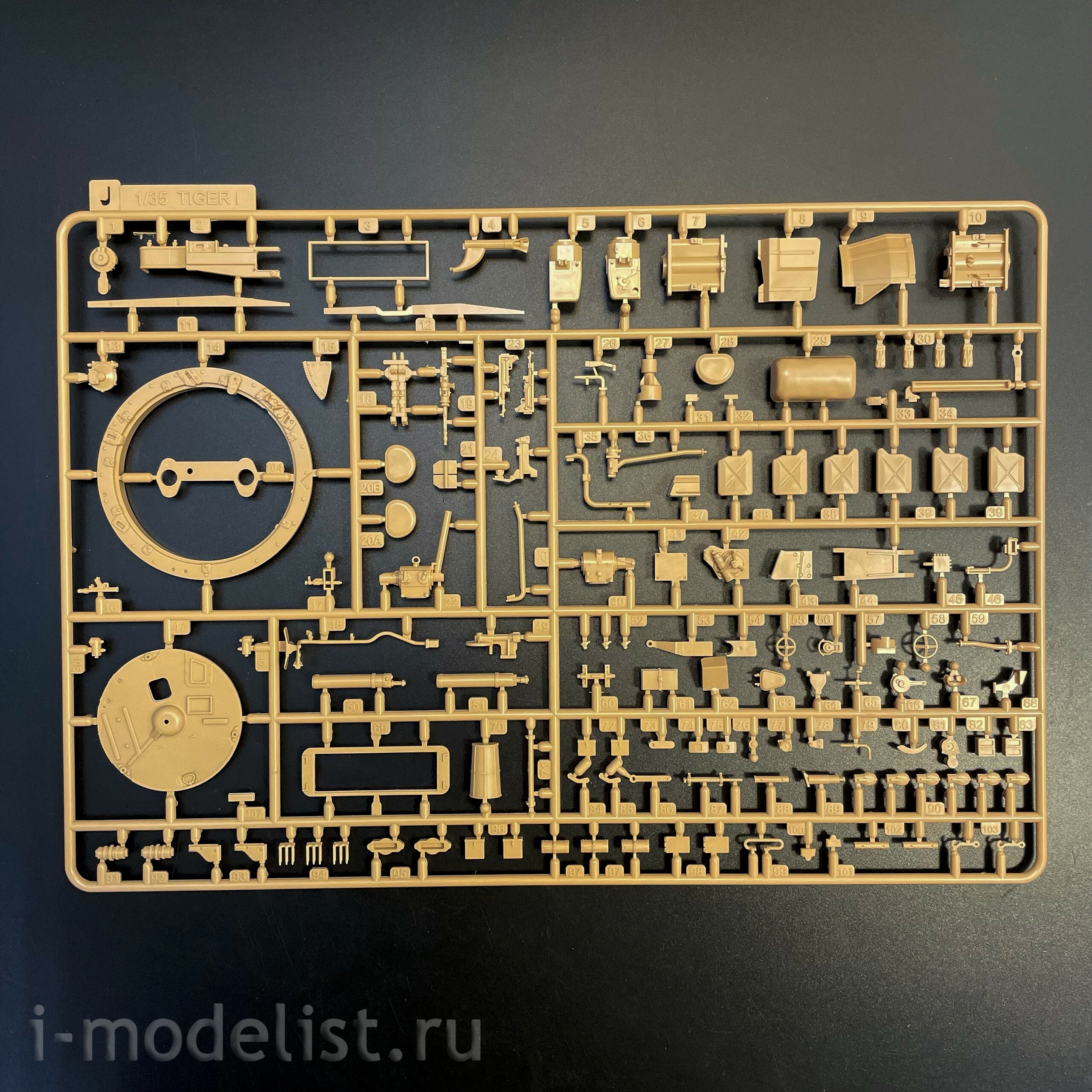 RM-5139 Rye Field Model 1/35 Notмецкий танк Sd.kfz.181 Tiger I (ранний, Курск 1943) с фигуркой Михаэля Виттманна