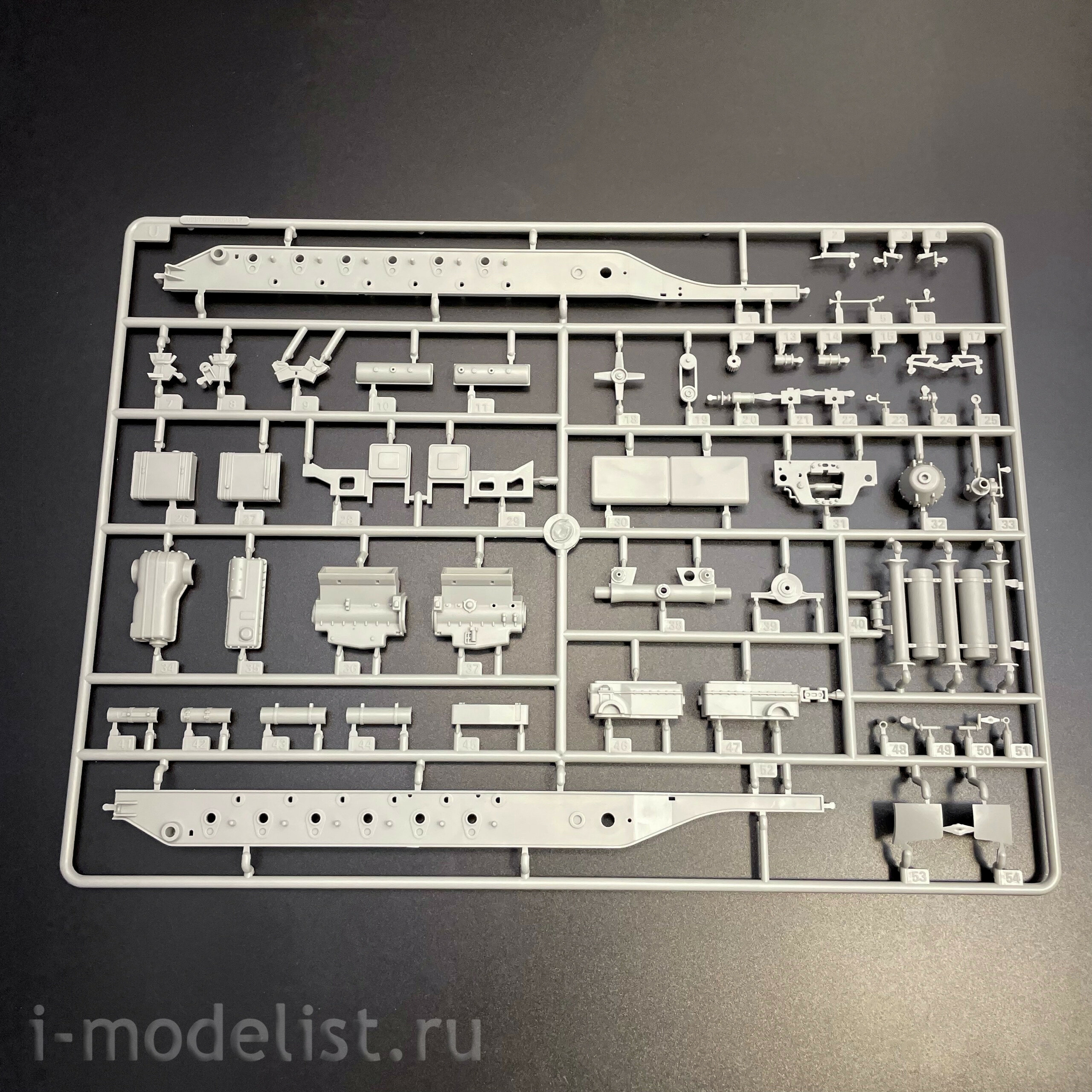 09576 Т$ач 1/35 Тяжелый тягач Schwerer Zugkraftwagen 18to Sd. Kfz. 9/1 с 6-тонным краном Bilstein