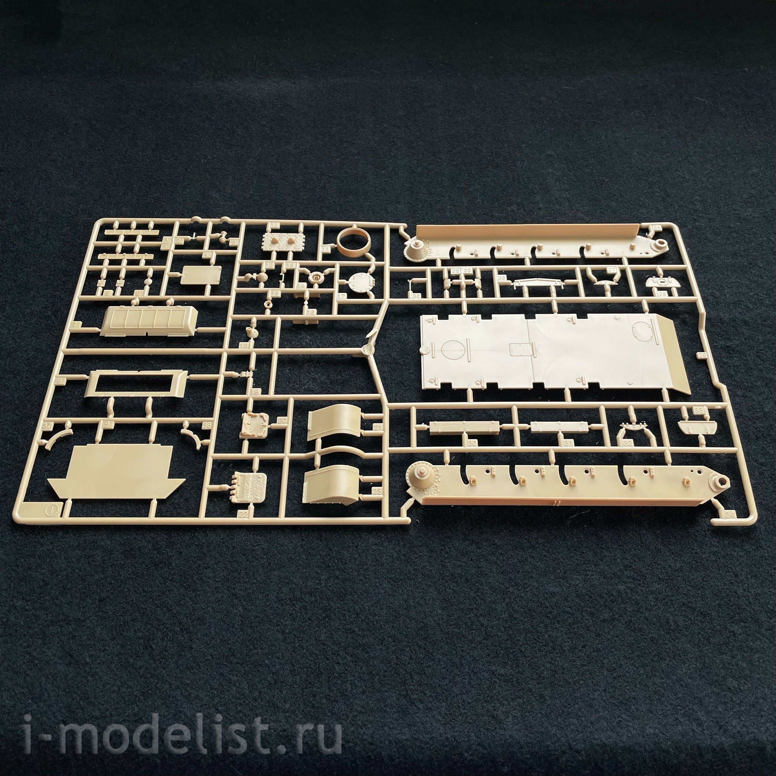 13502 Academy 1/35 Tank German 34/76 747(r) 