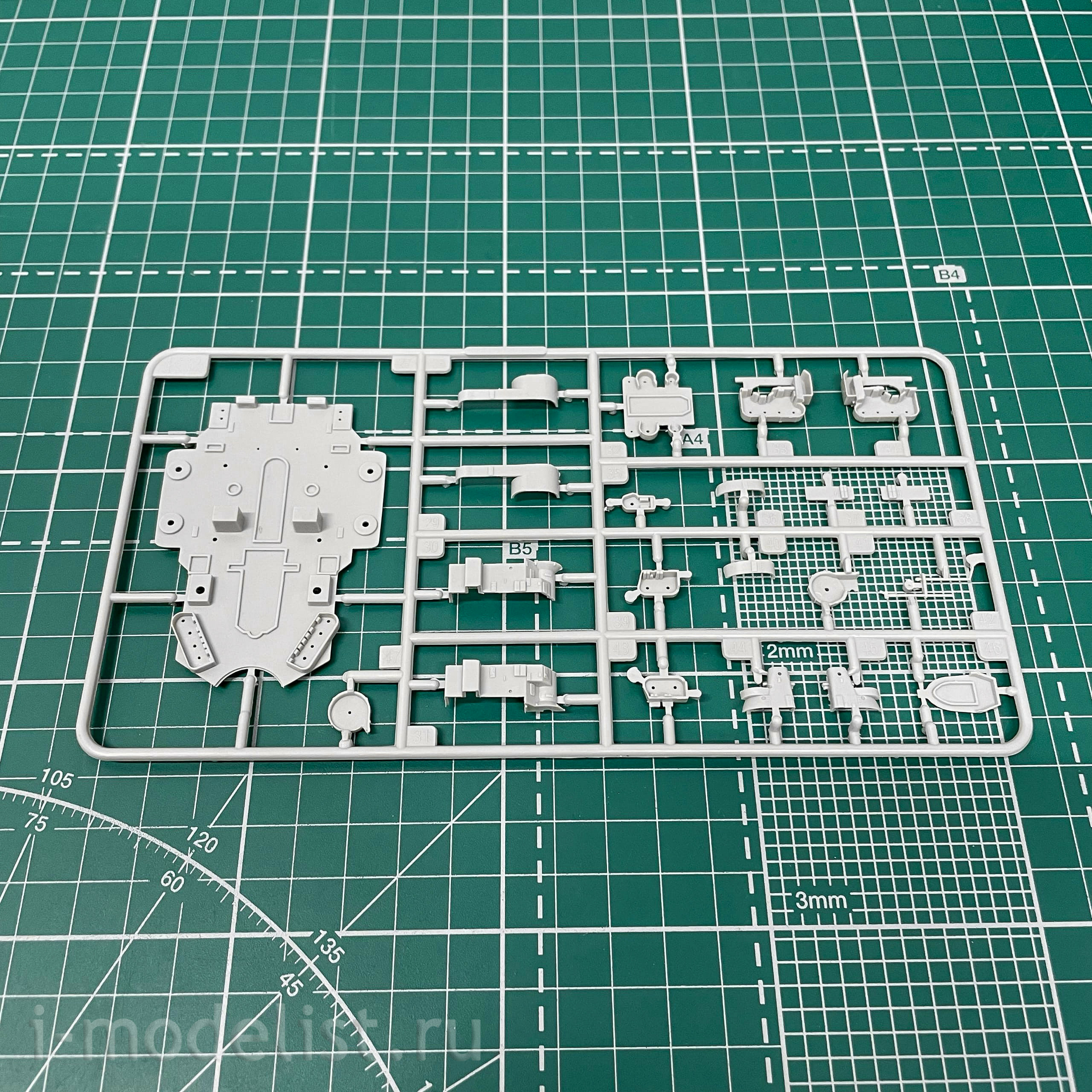 05782 Trumpeter 1/700 USS Tennessee BB-43 1944
