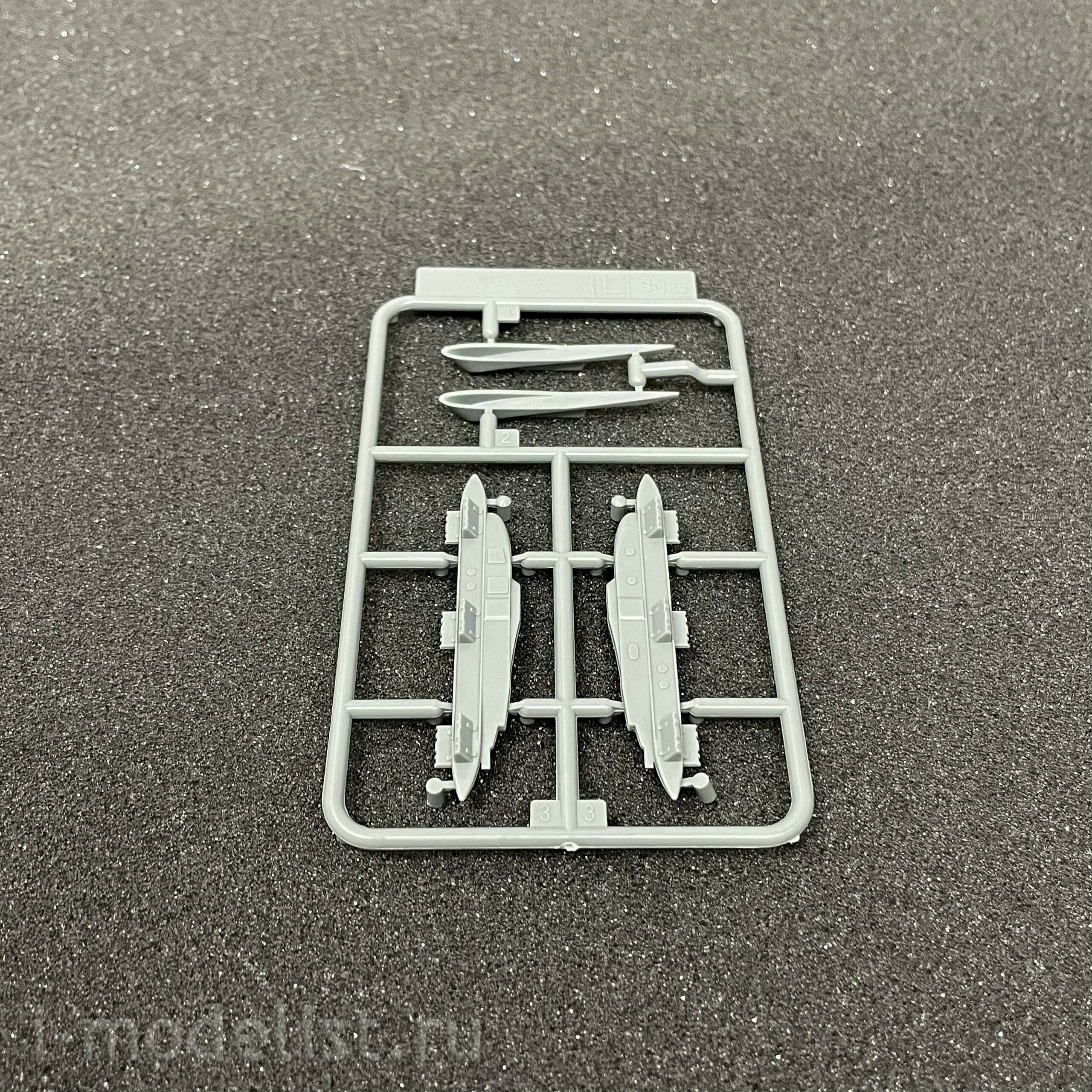 L1009 Great Wall Hobby 1/144 B-52G Stratofortress Strategic Bomber (late)