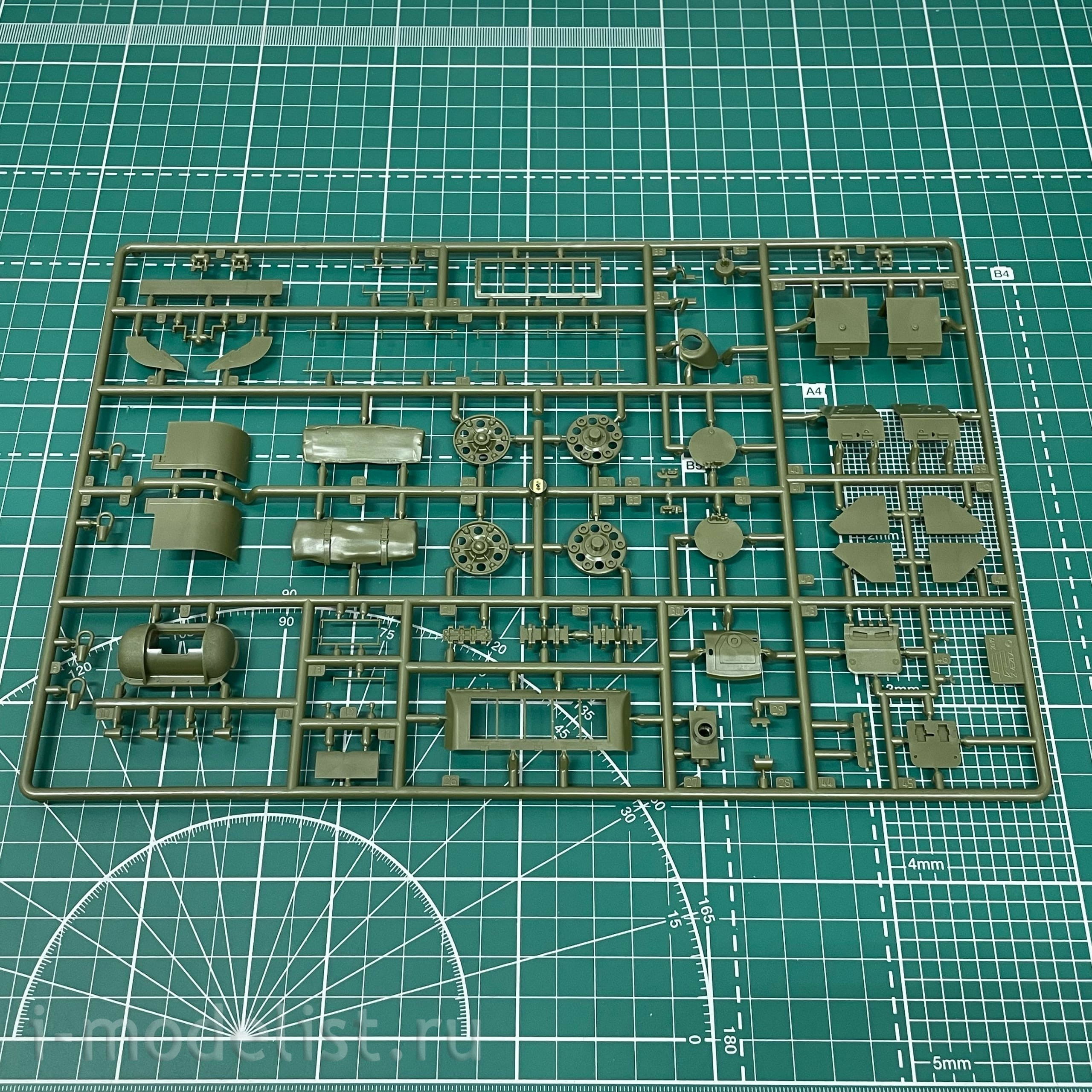 3686 Zvezda 1/35 Soviet medium tank model 1942 T-34/76 