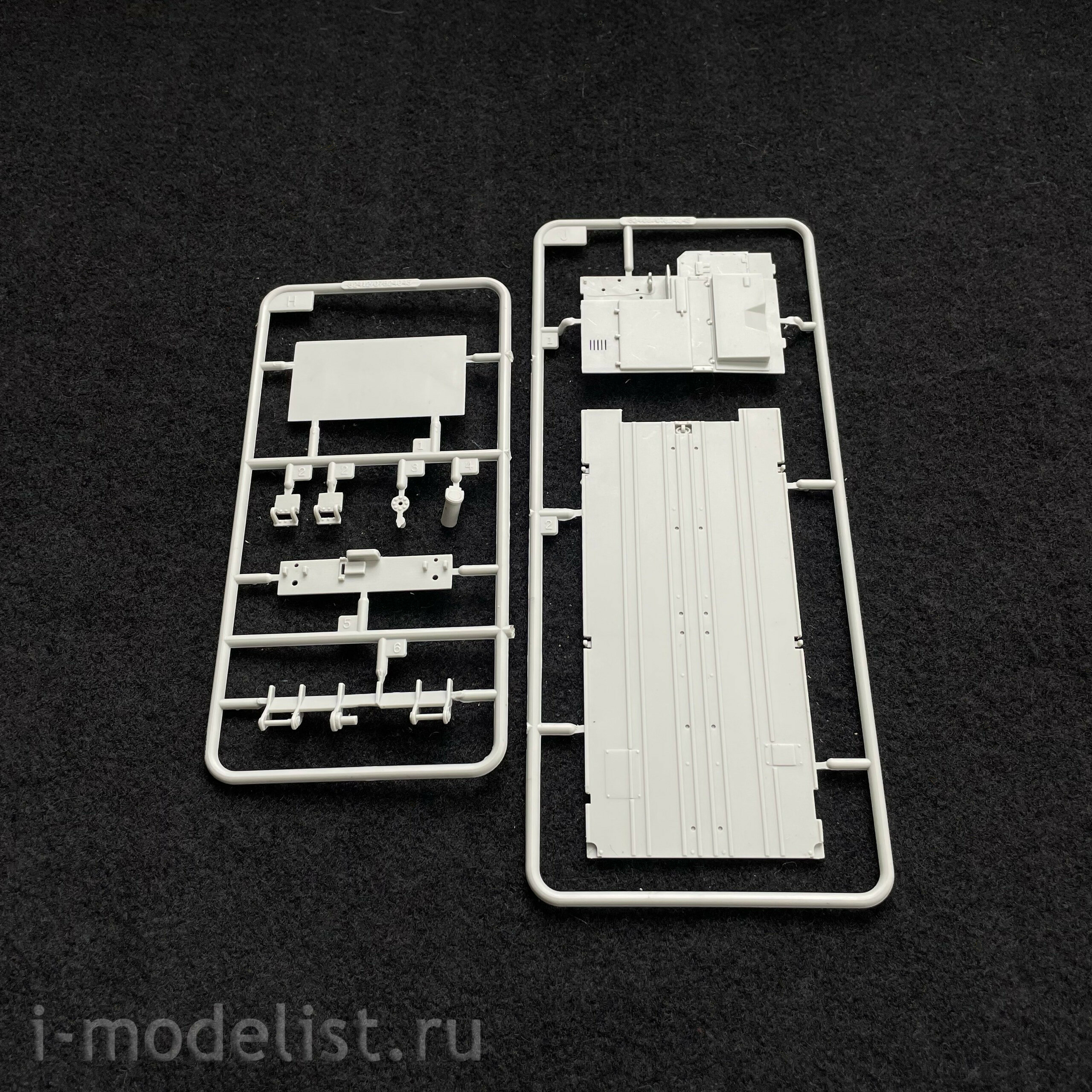 82415 HobbyBoss 1/35 AAVP-7a1 RAM/RS