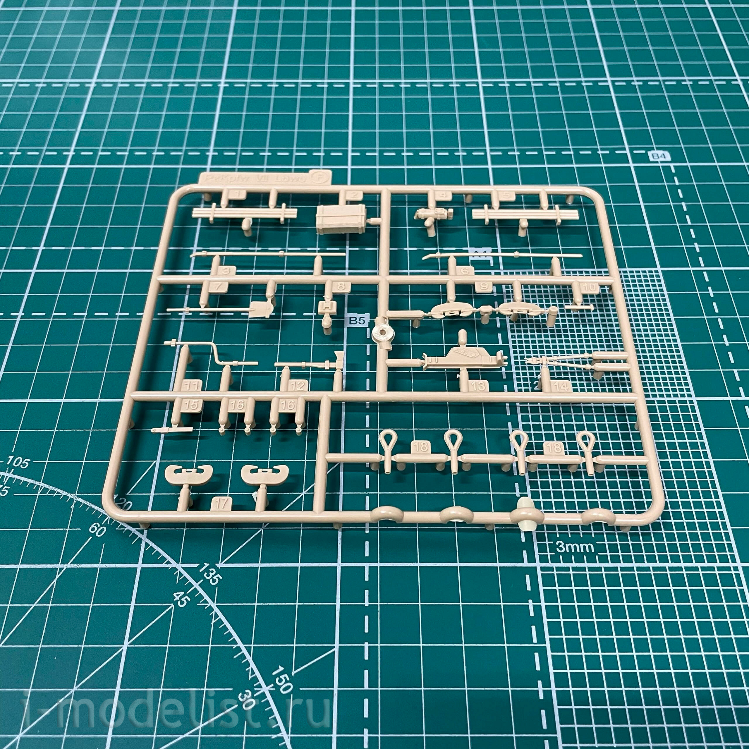 35A017 Amusing Hobby 1/35 JAGDPANZWR E-100