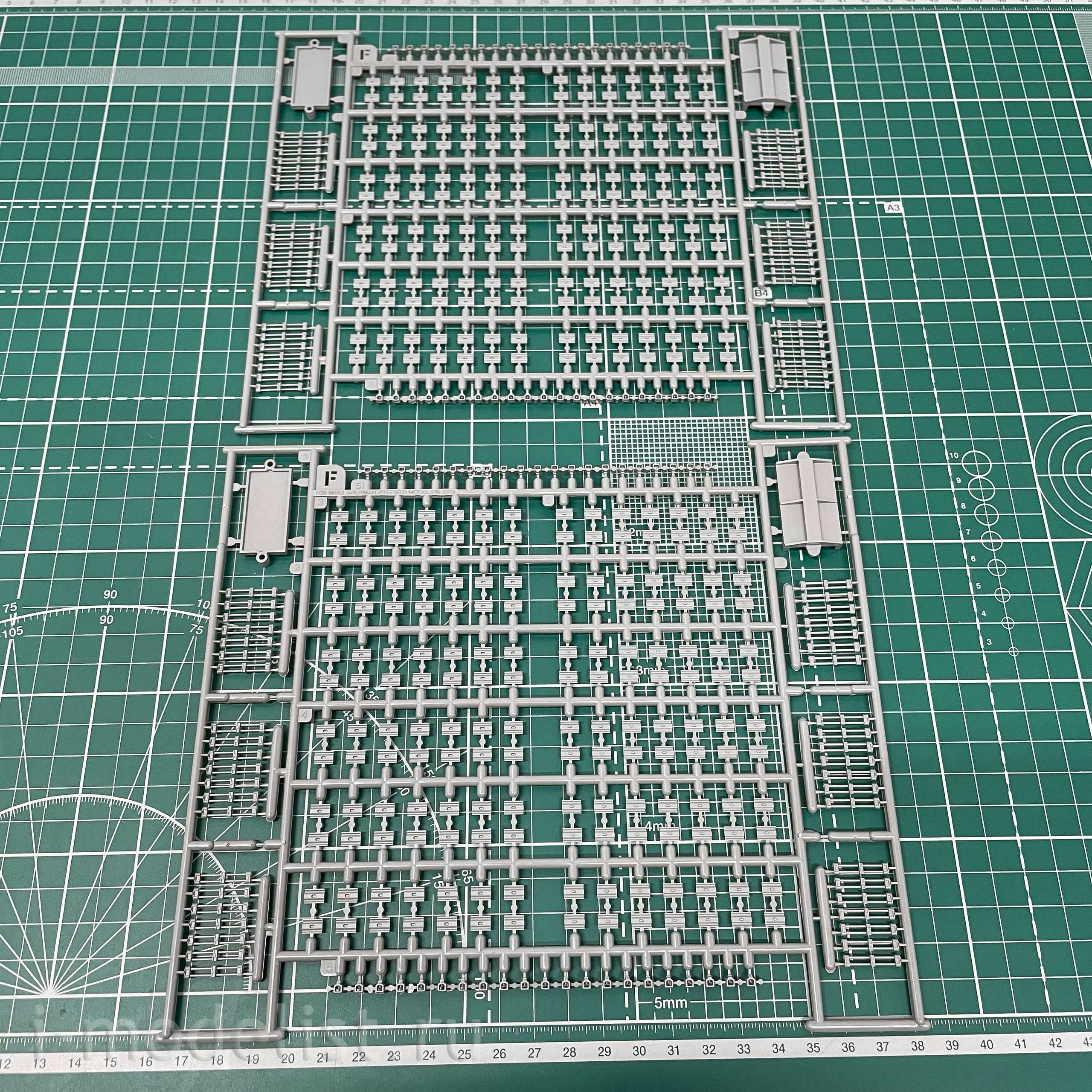 RM-5049 Rye Field Model 1/35 Tank M4A3 76W HVSS Sherman Korean War
