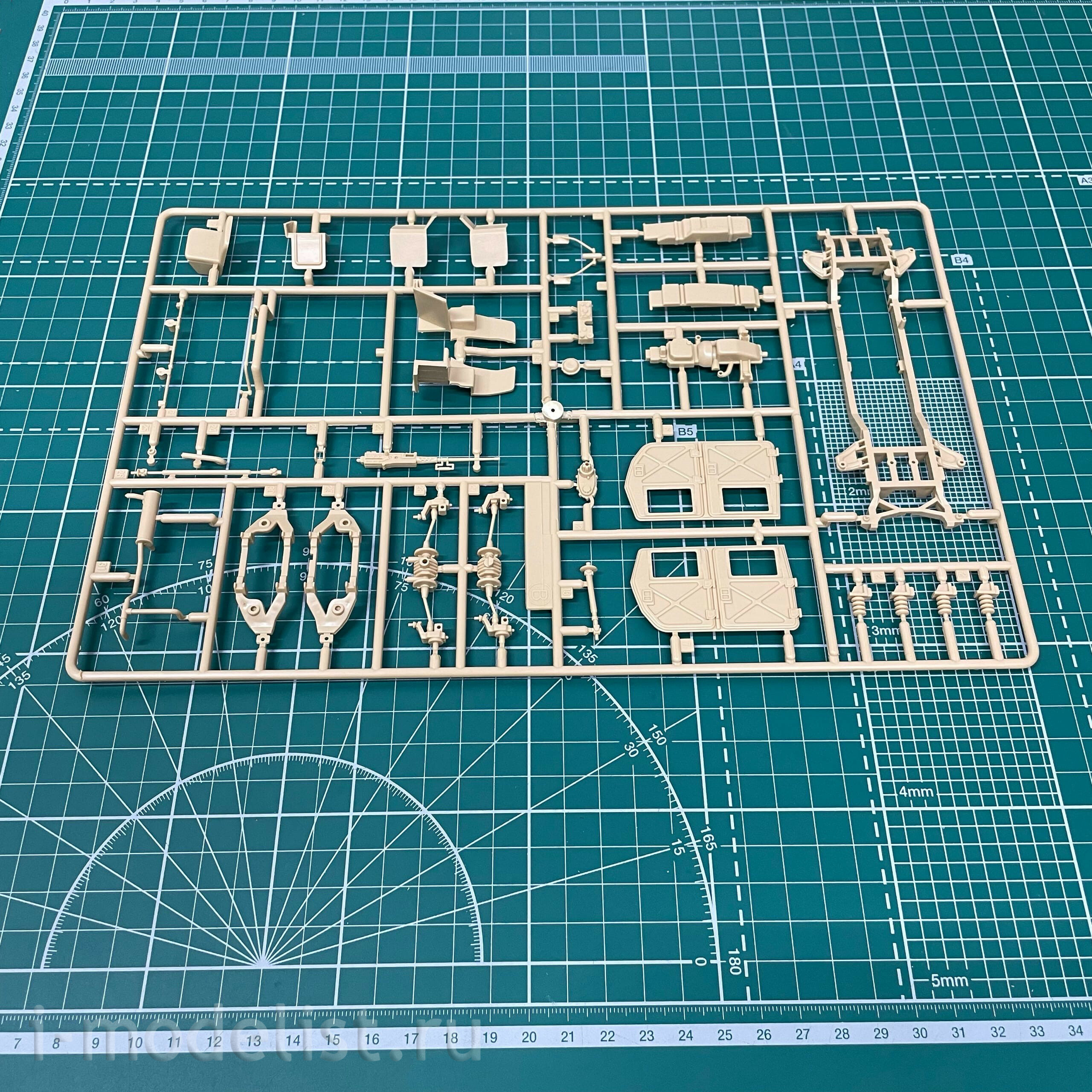13241 Academy 1/35 SUV M-1025