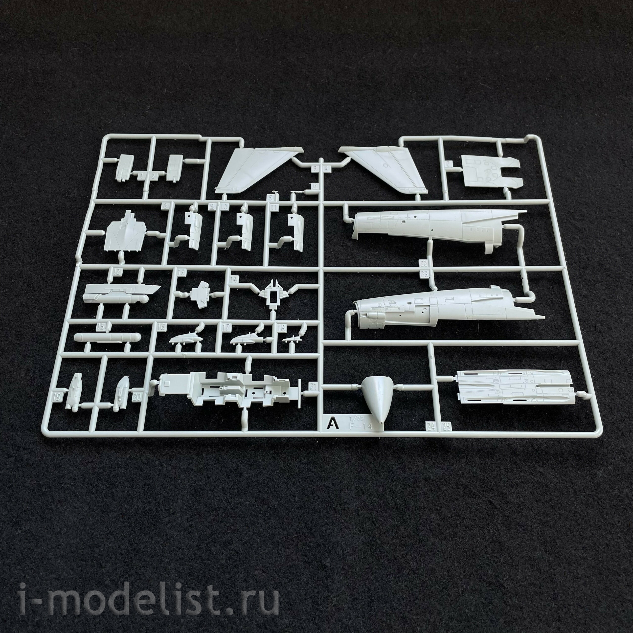 12563 Academy 1/72 Aircraft USN F-14A VF-143 