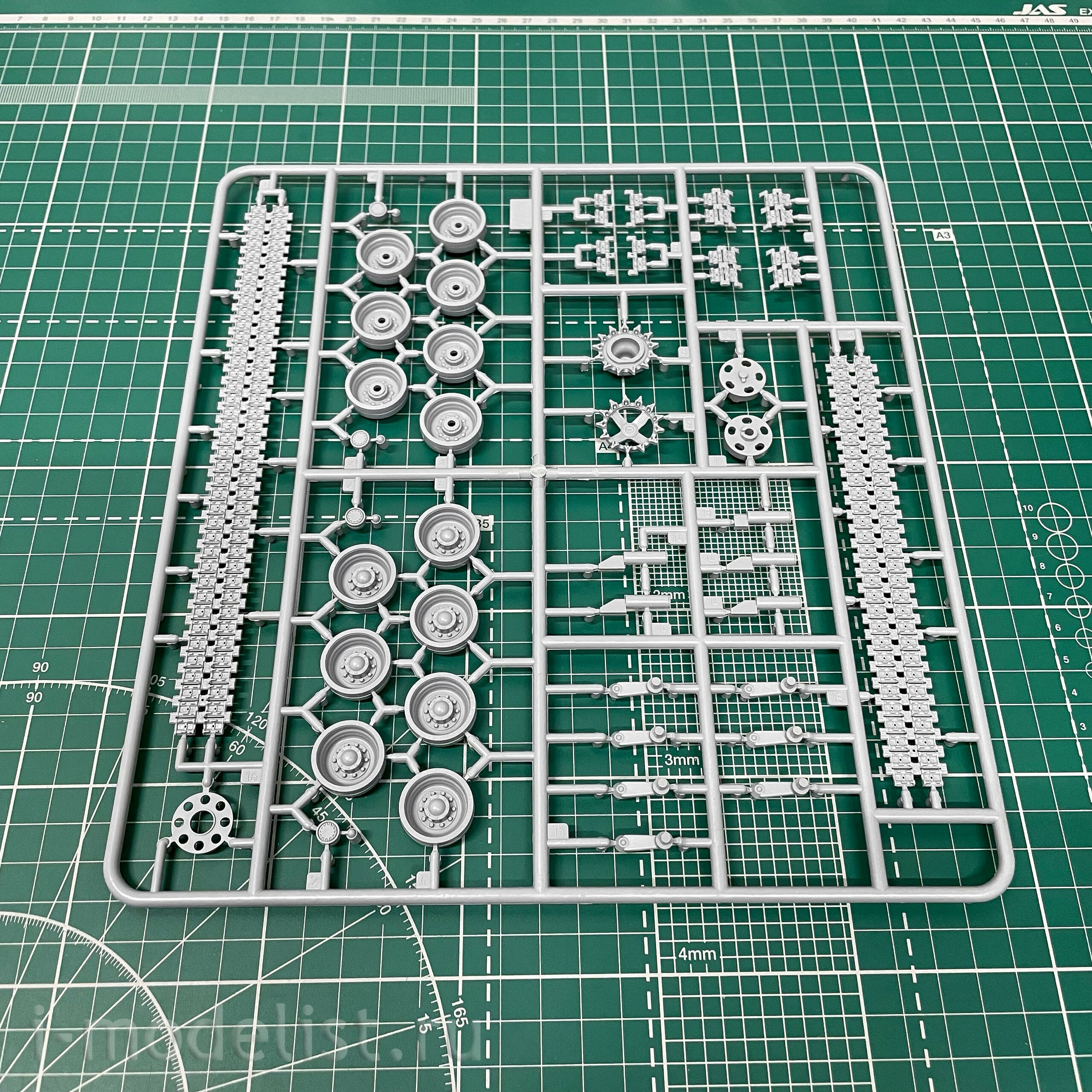 3670 Zvezda 1/35 Russian tank T-14 