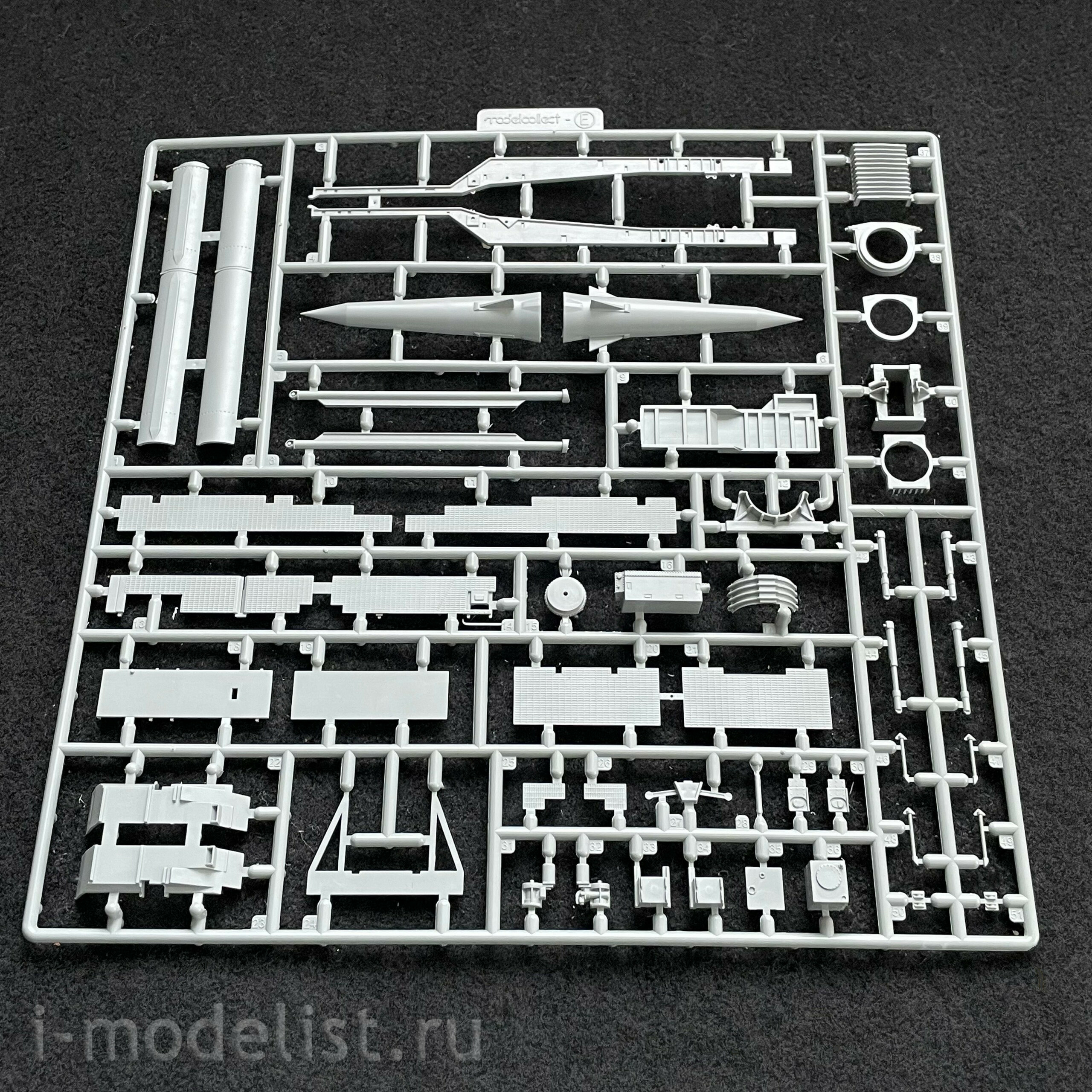 UA72084 Modelcollect 1/72 Nato M1001 MAN Tractor & Pershing II Missile Erector