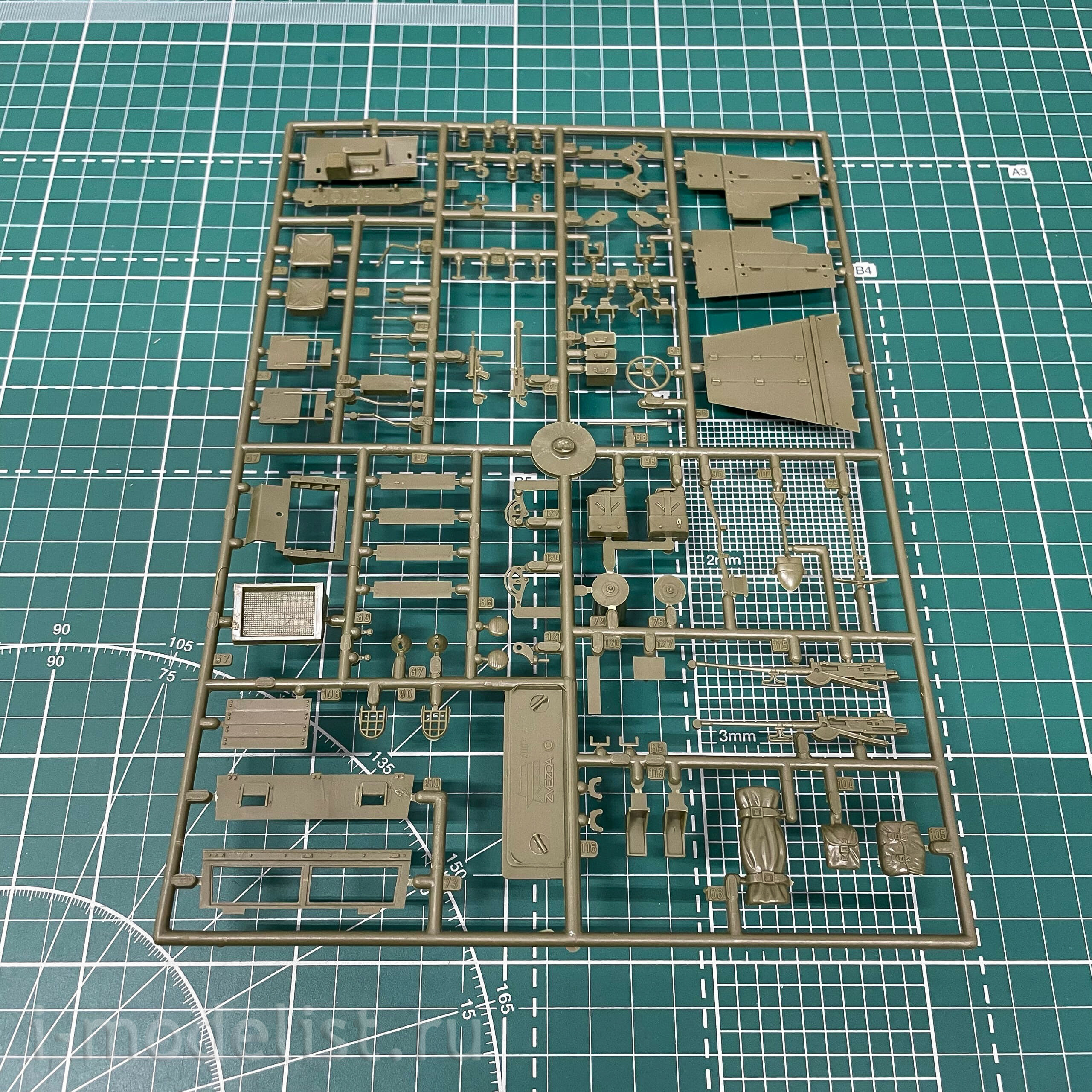 3519 Zvezda 1/35 APC MZ 