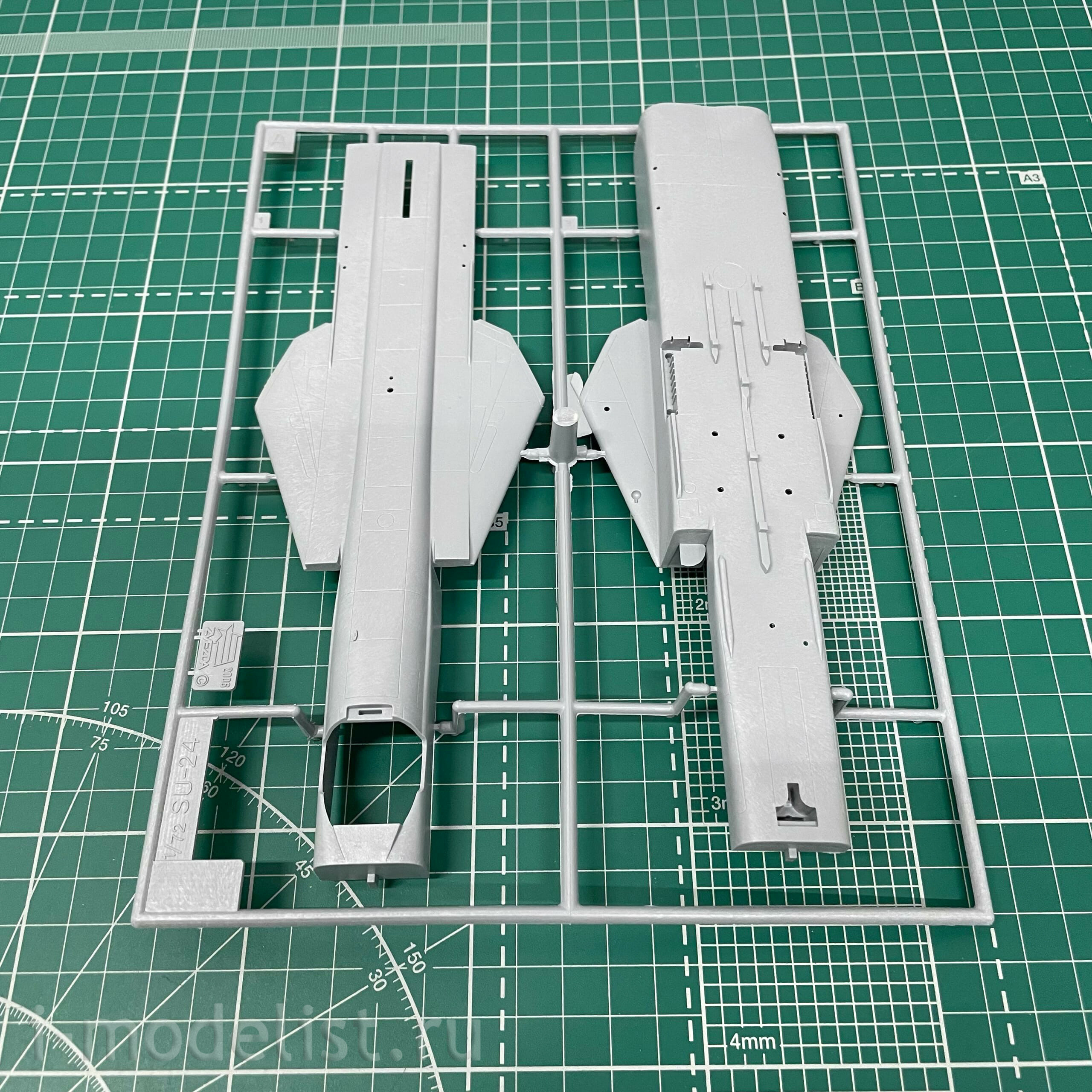 7267П Zvezda 1/72 Подарочный набор: Фронтовой бомбардировщик Су-24М