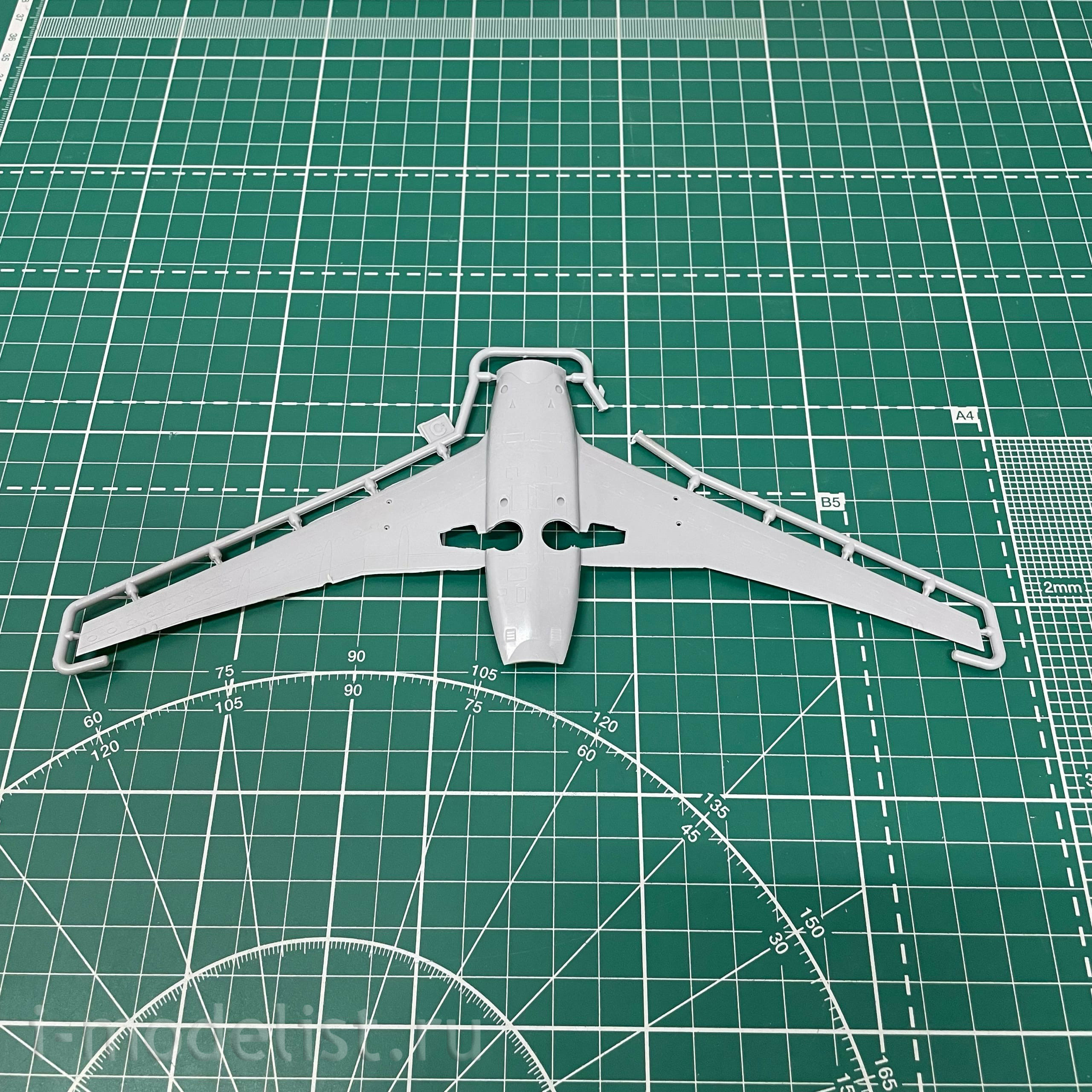 144136 Orient Express 1/144 Airliner A220-300 Air Baltic