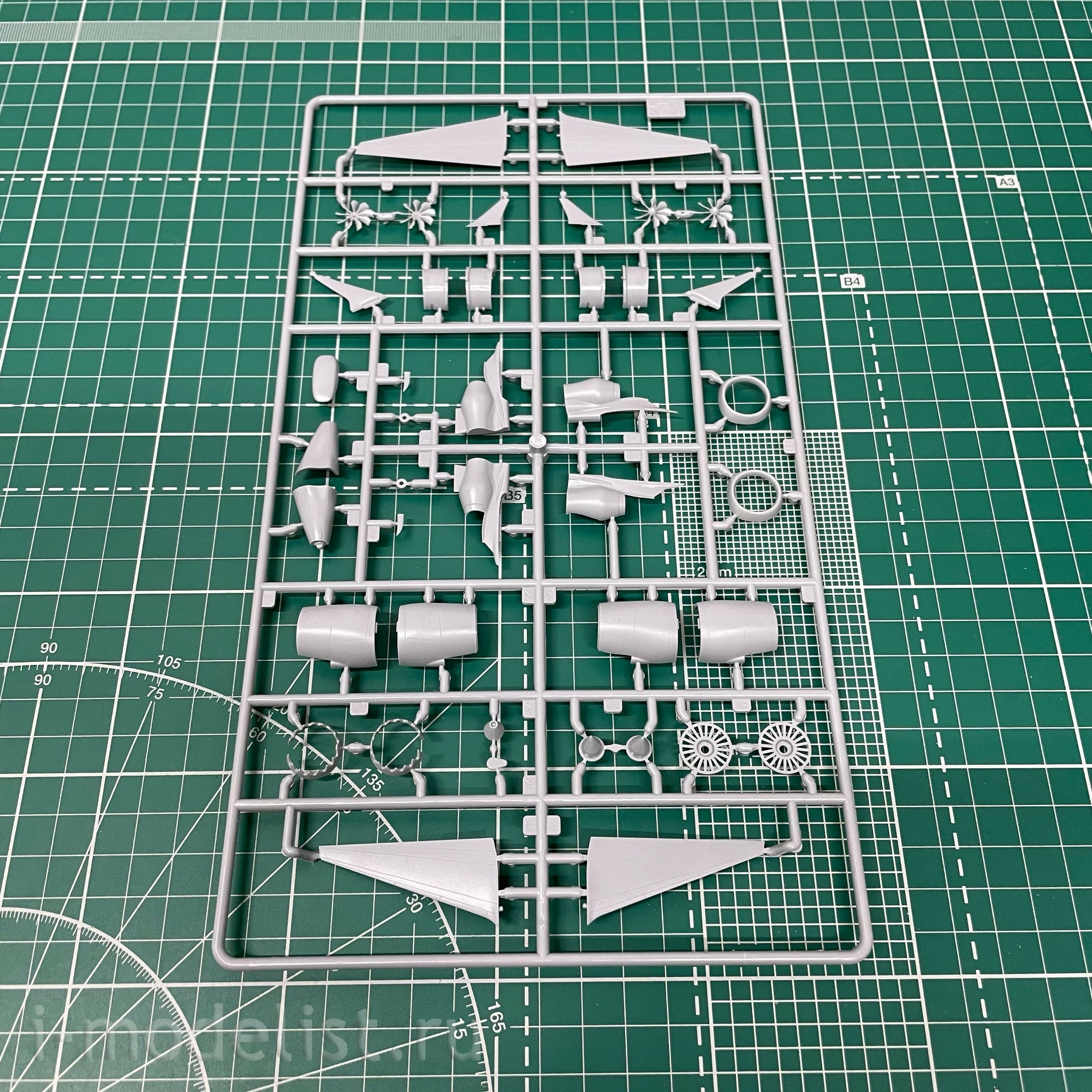 7026 Zvezda 1/144 Passenger airliner 