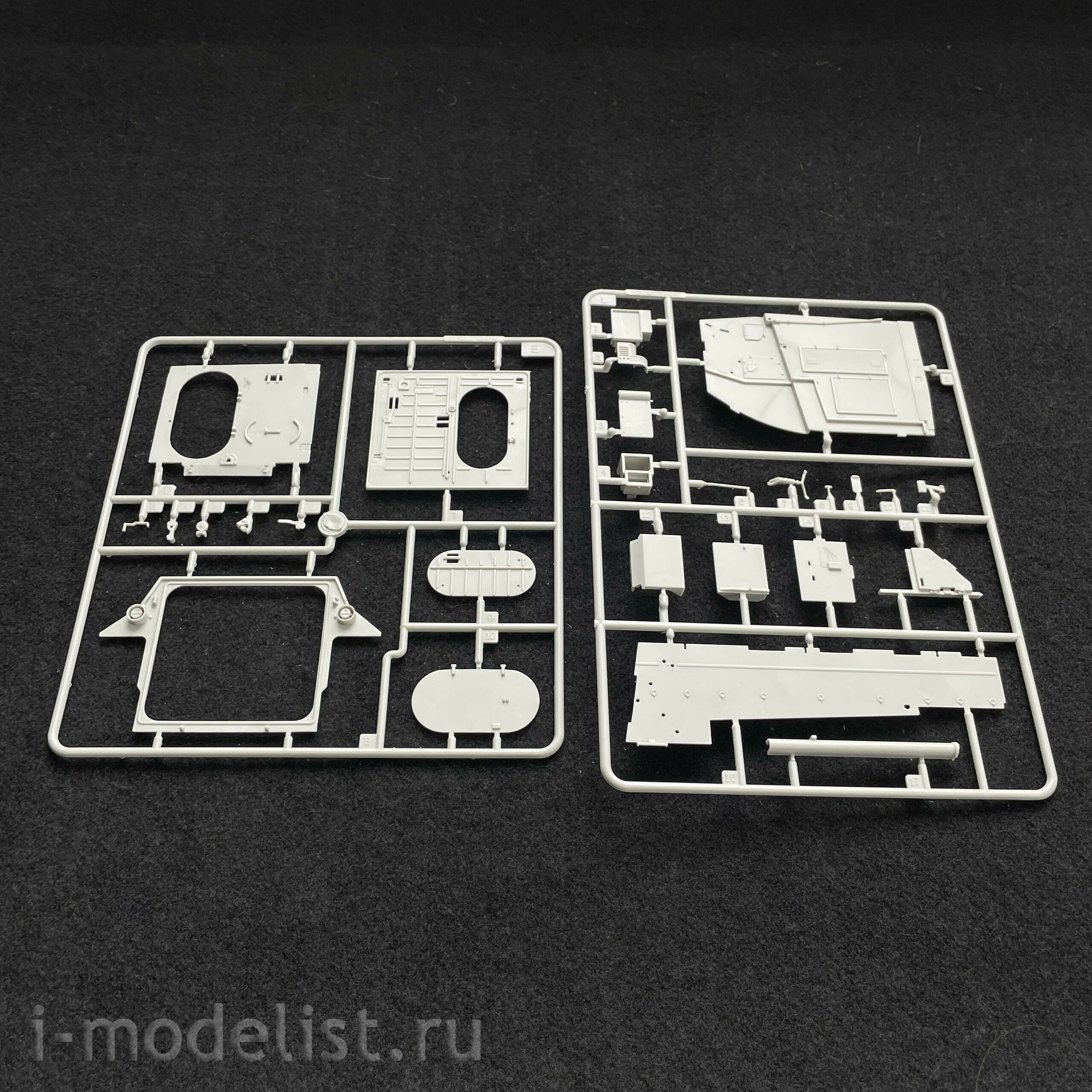 82415 HobbyBoss 1/35 AAVP-7a1 RAM/RS
