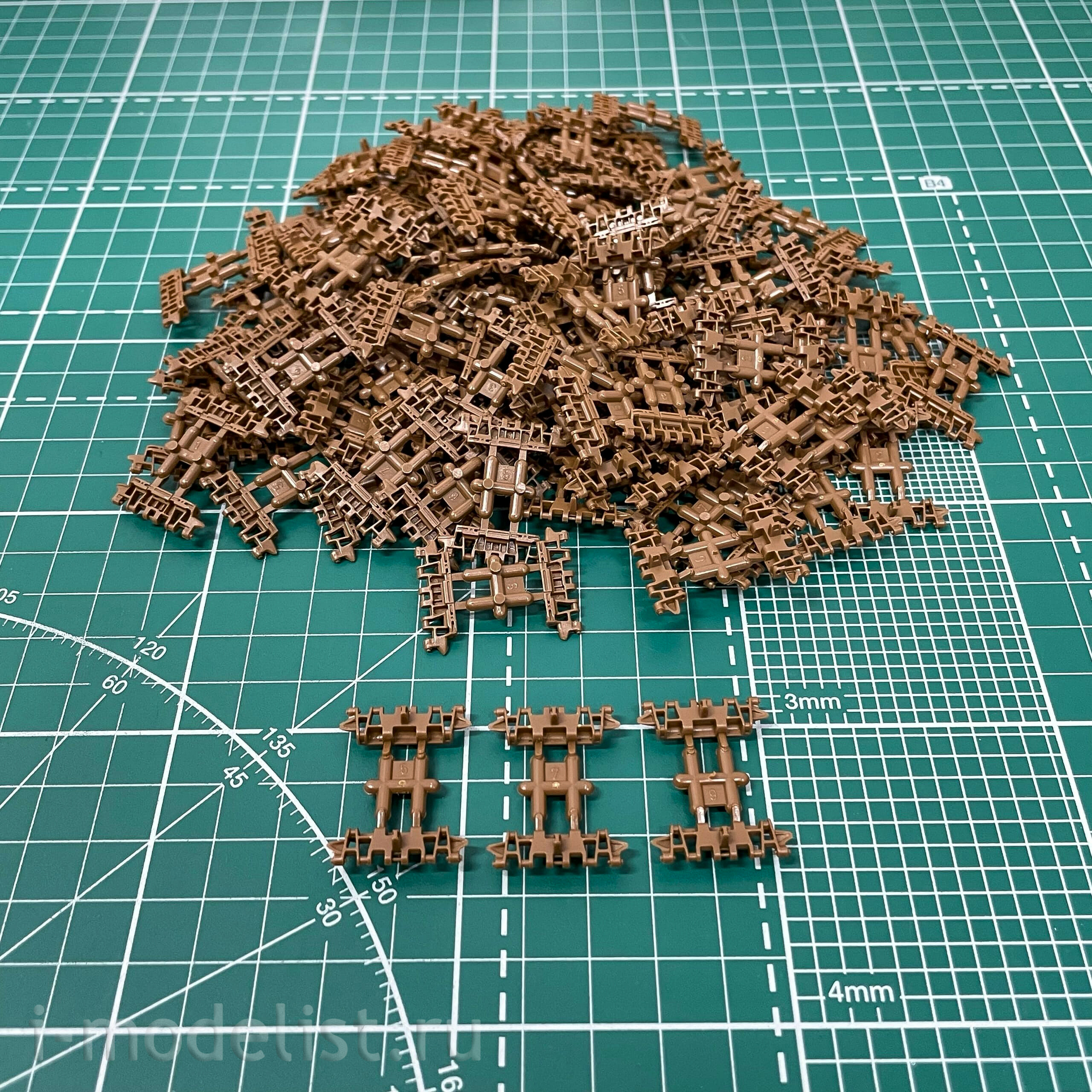 35A013 Amusing Hobby 1/35 Super Conqueror
