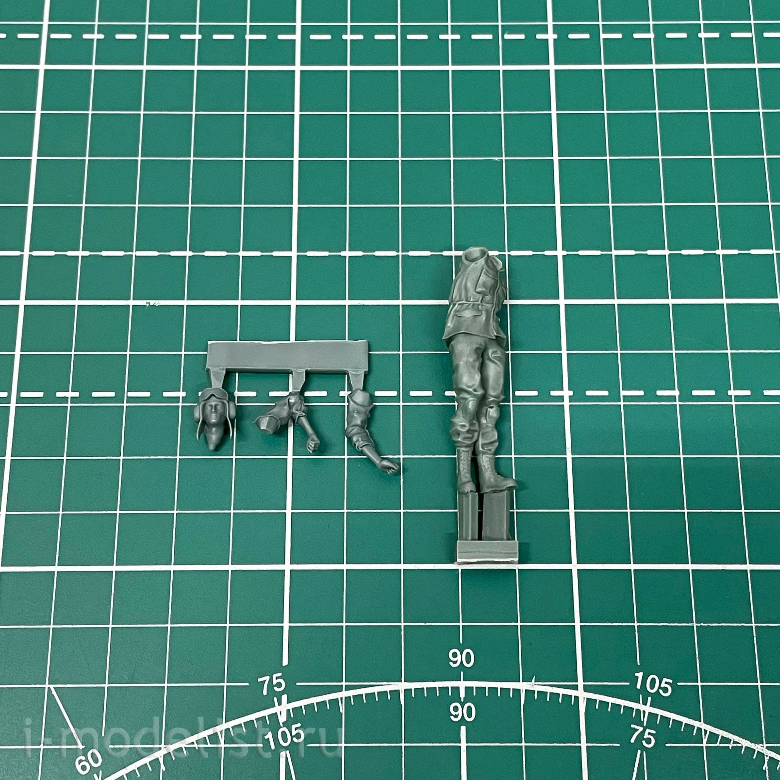 UP-35014 RPG-MODEL 1/35 Russian Tankman (resin)