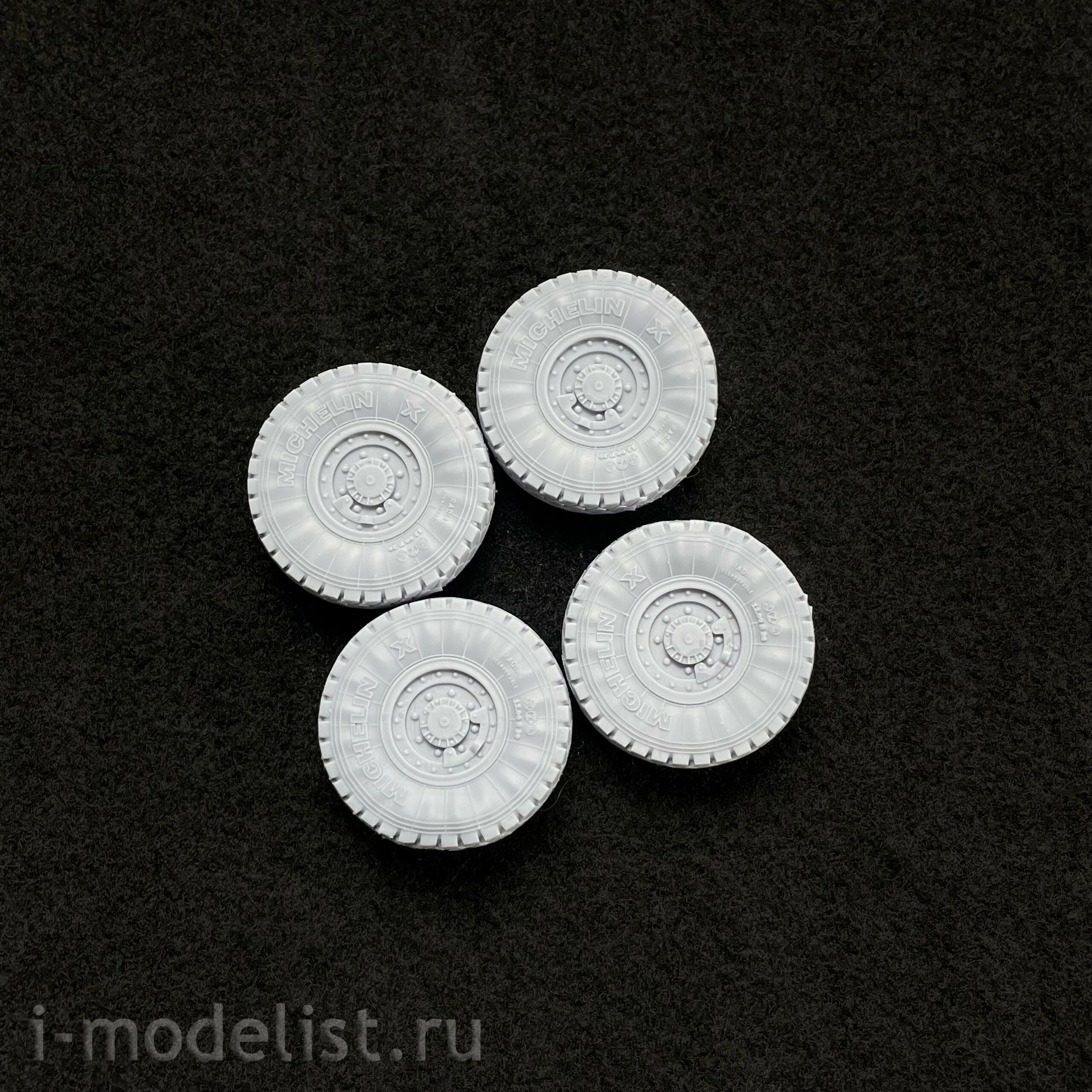39011 SX-Art 1/35 Wheel Set US Stryker Michelin XZL 12.00 R20 with drawdown (8pcs)