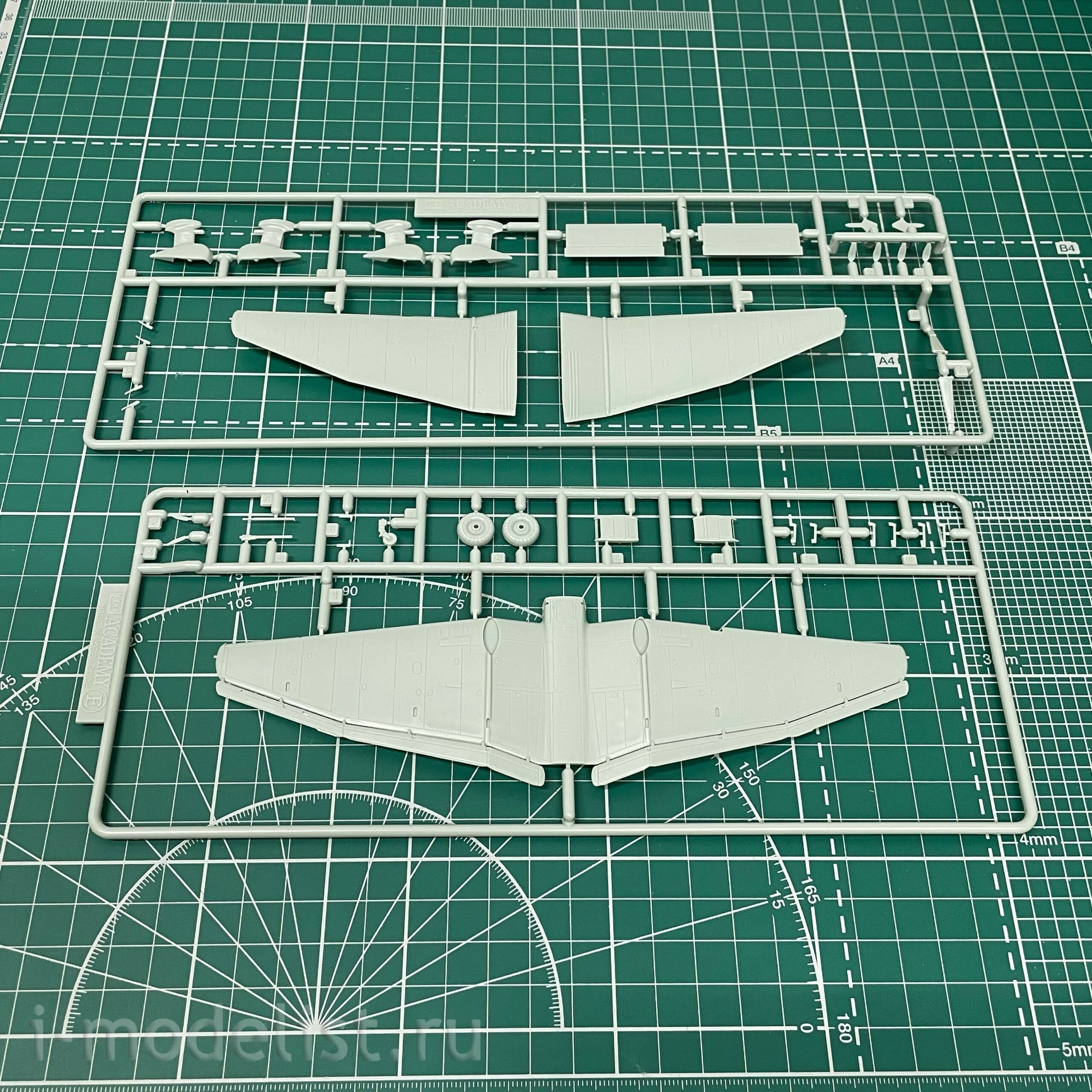 207213 Modeler 1/72 Dive bomber Junkers Ju-87G-1 