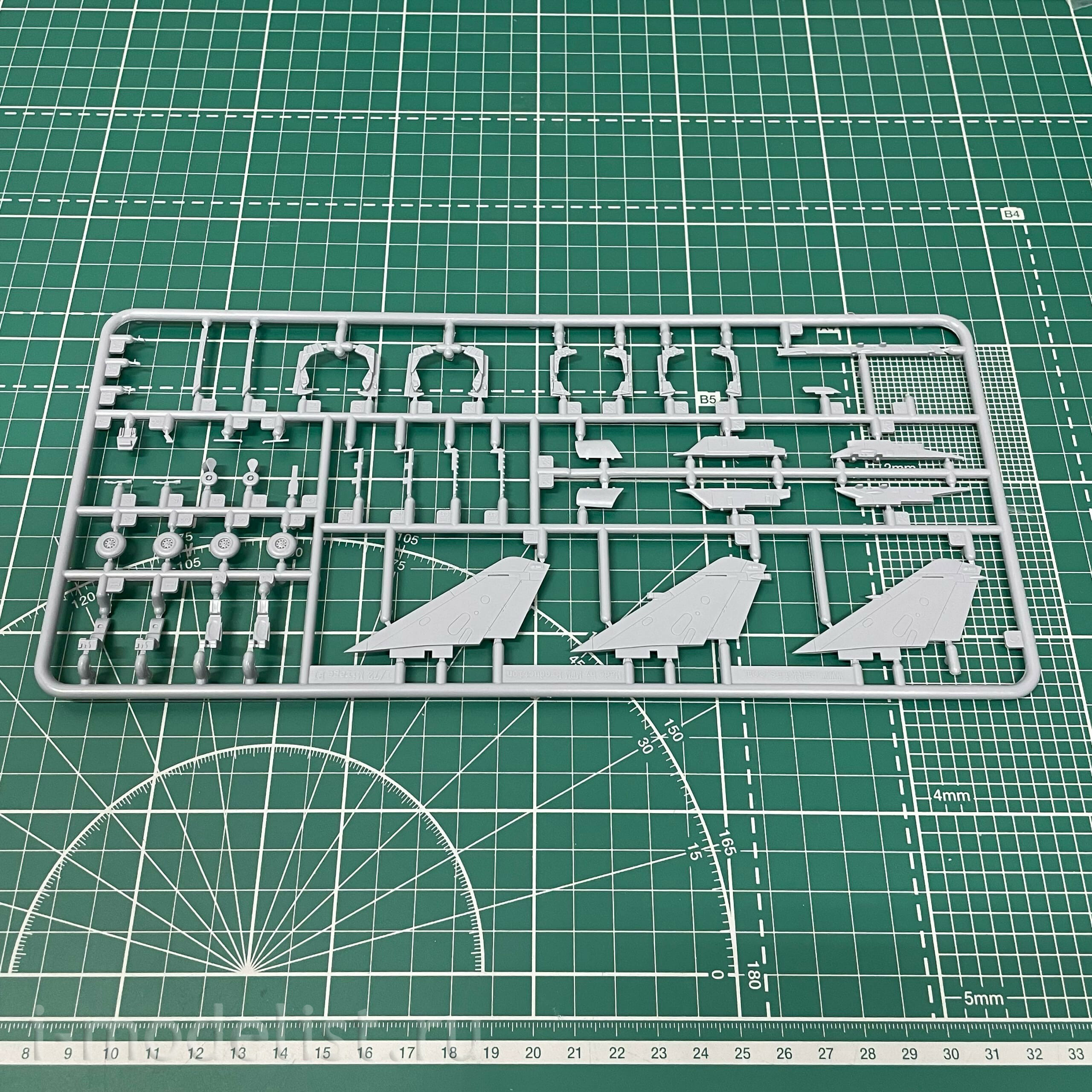 04971 Revell 1/72 Light multi-purpose fighter Dassault 