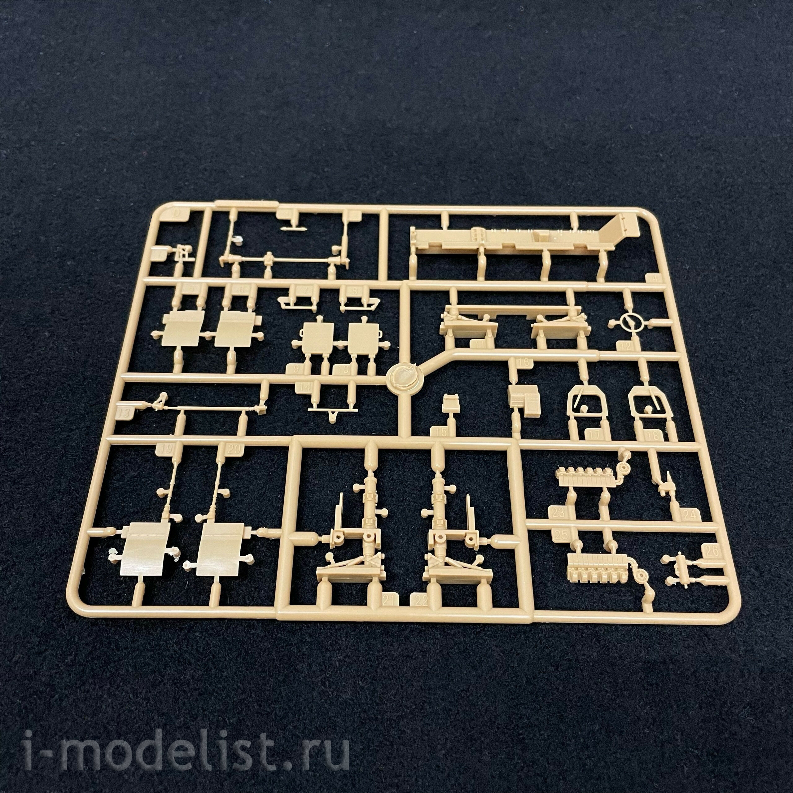 82952 HobbyBoss 1/72 Complex 15U175 TEL of RS-12M1 Topol-M ICBM