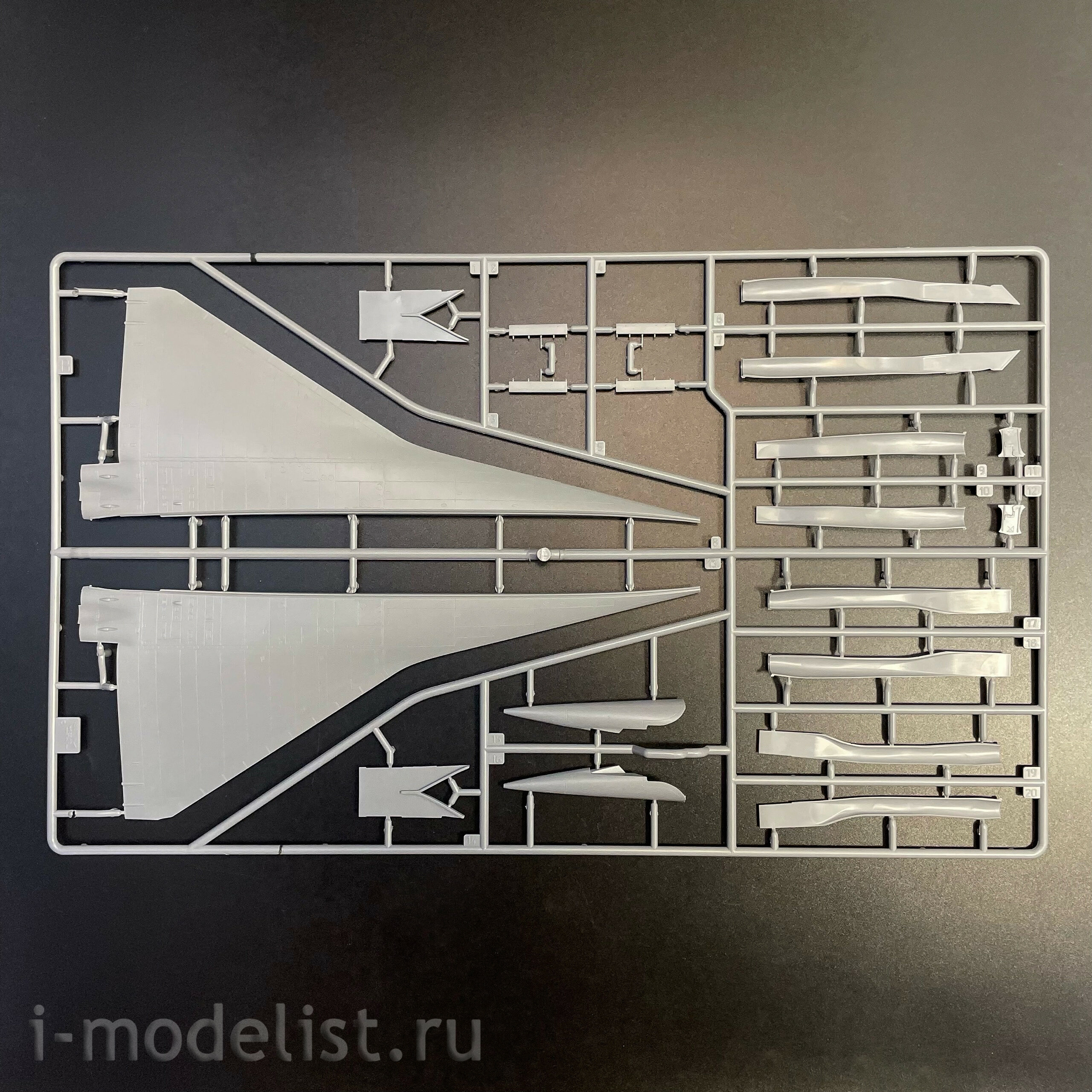 7045 Zvezda 1/144 Советский сверхзвуковой пассажирский авиалайнер Ту-144