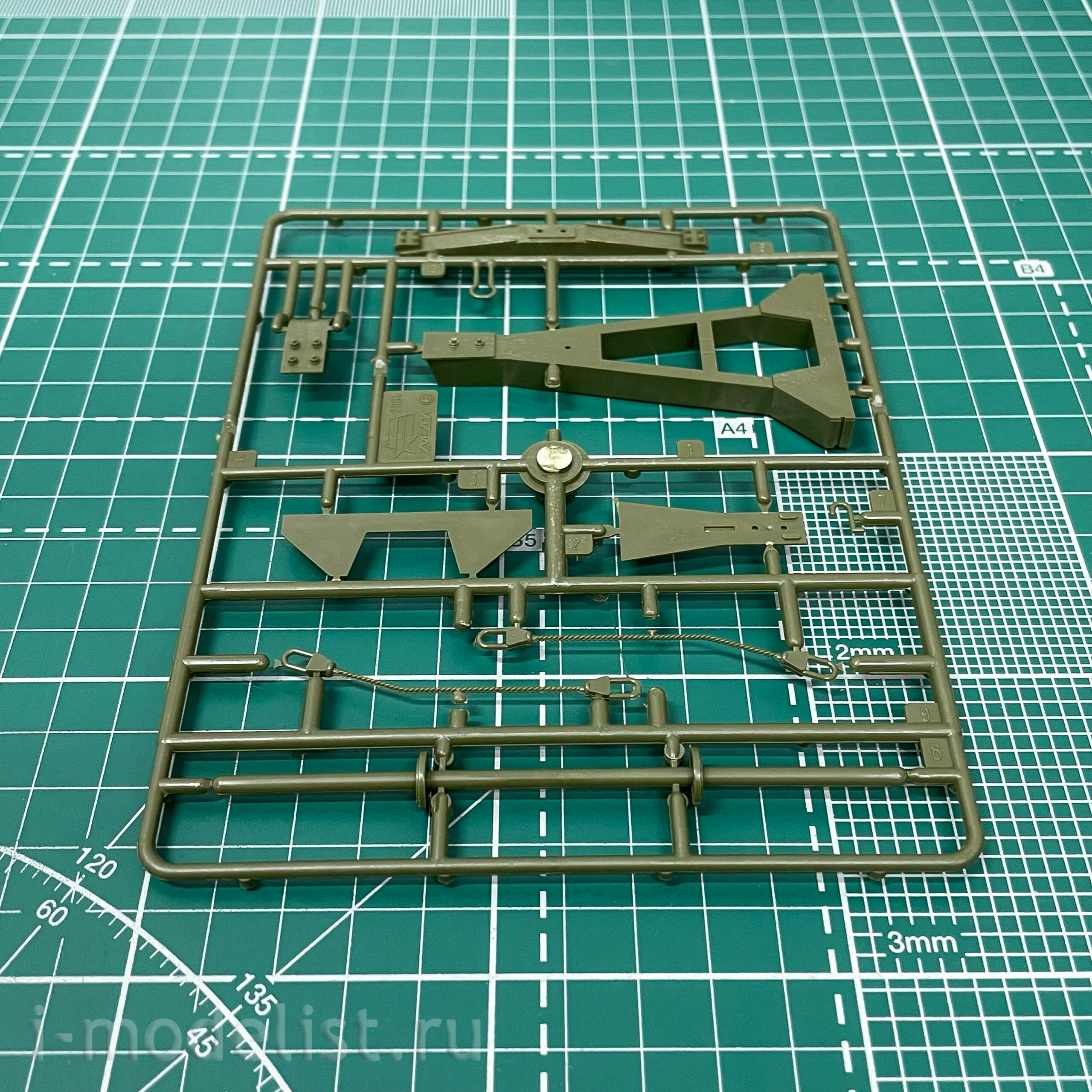 3580 Zvezda 1/35 Soviet T-34/76 Tank with mine trawl