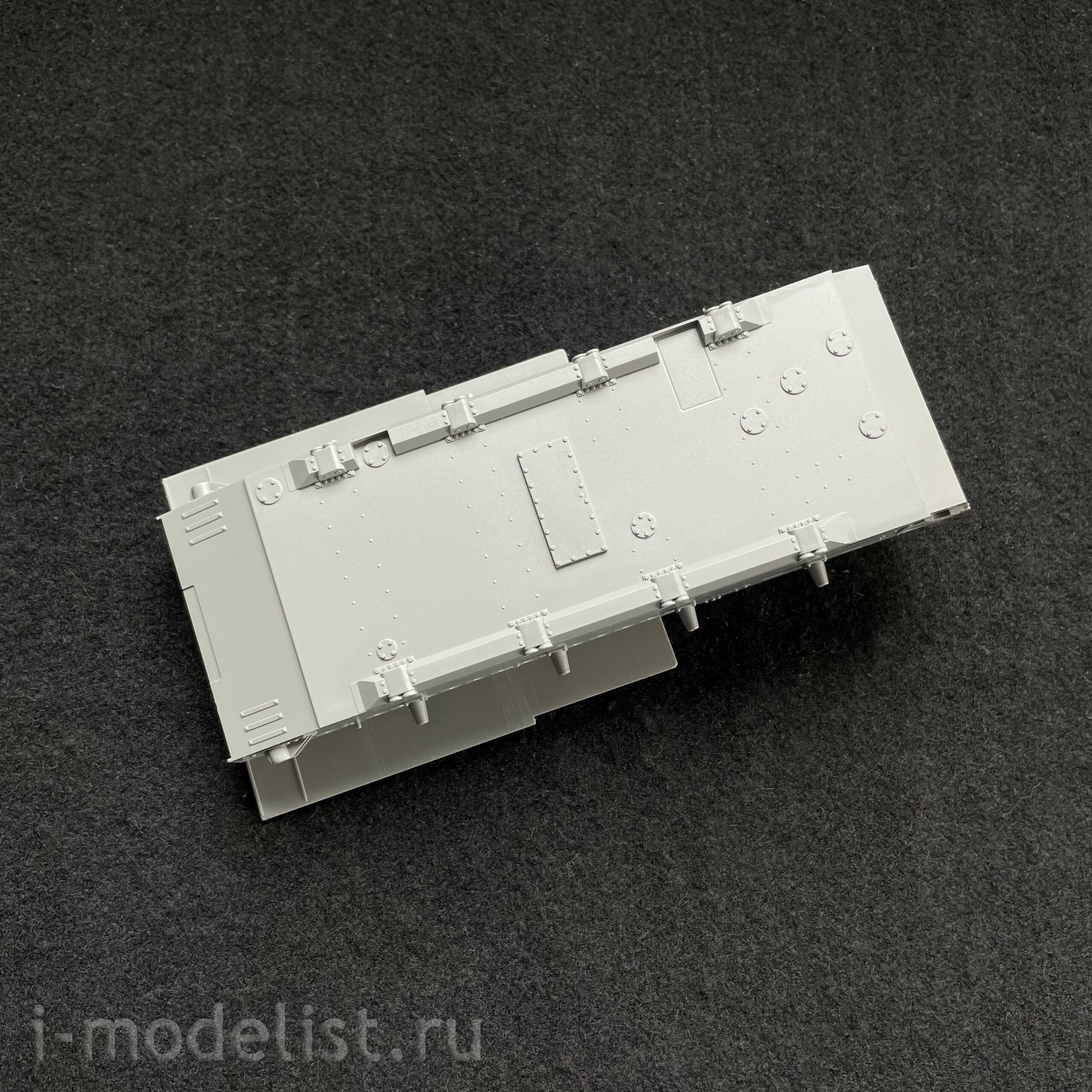 VT-024 Border Model 1/35 German Tank Destroyer Sd.Kfz. 164 Nashorn (with 4 figures)