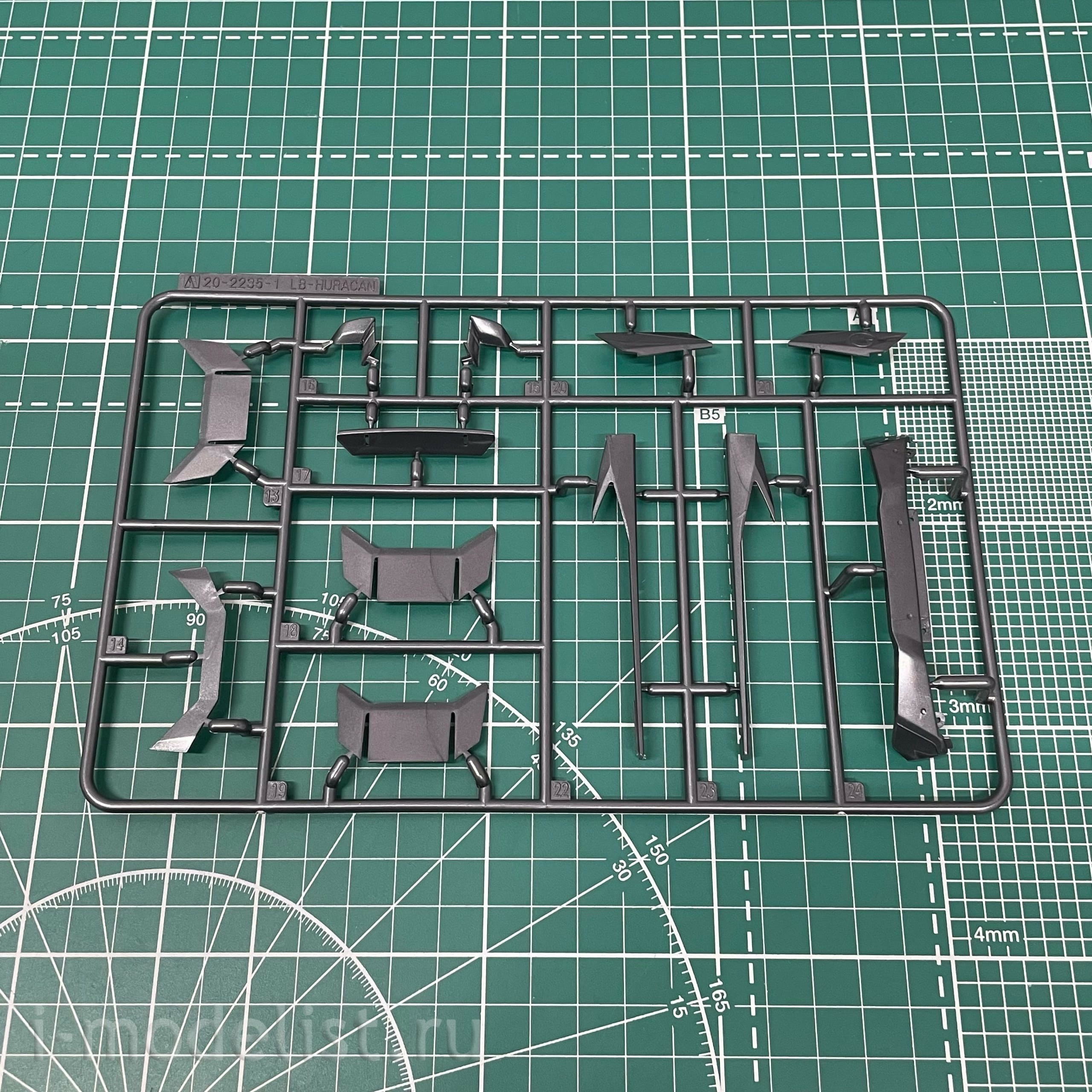 05990 Aoshima 1/24 Lamborghini Huracan LB-WORKS Ver.2