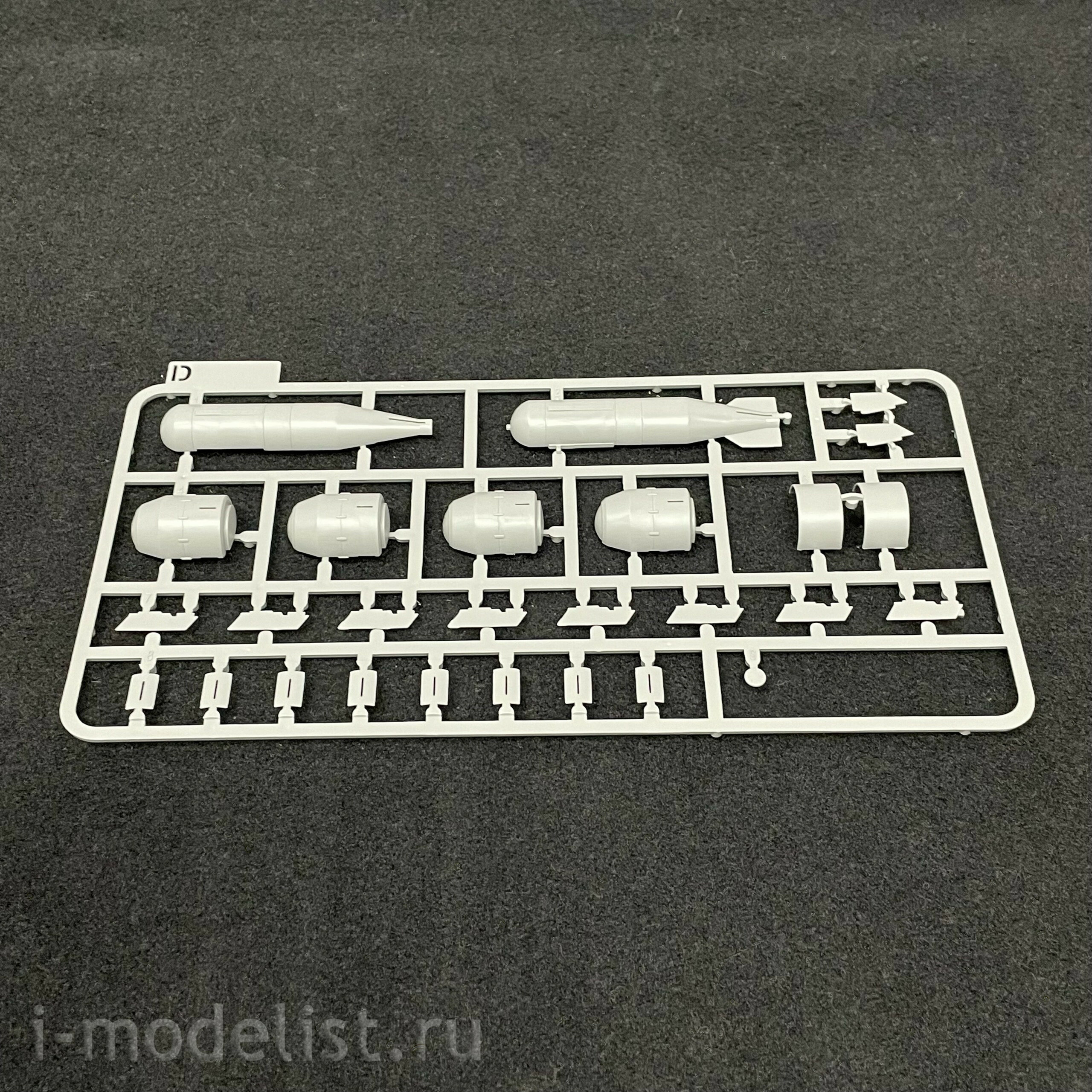 5018 Takom 1/72 Silbervogel Bomber and Atomic Load Kit