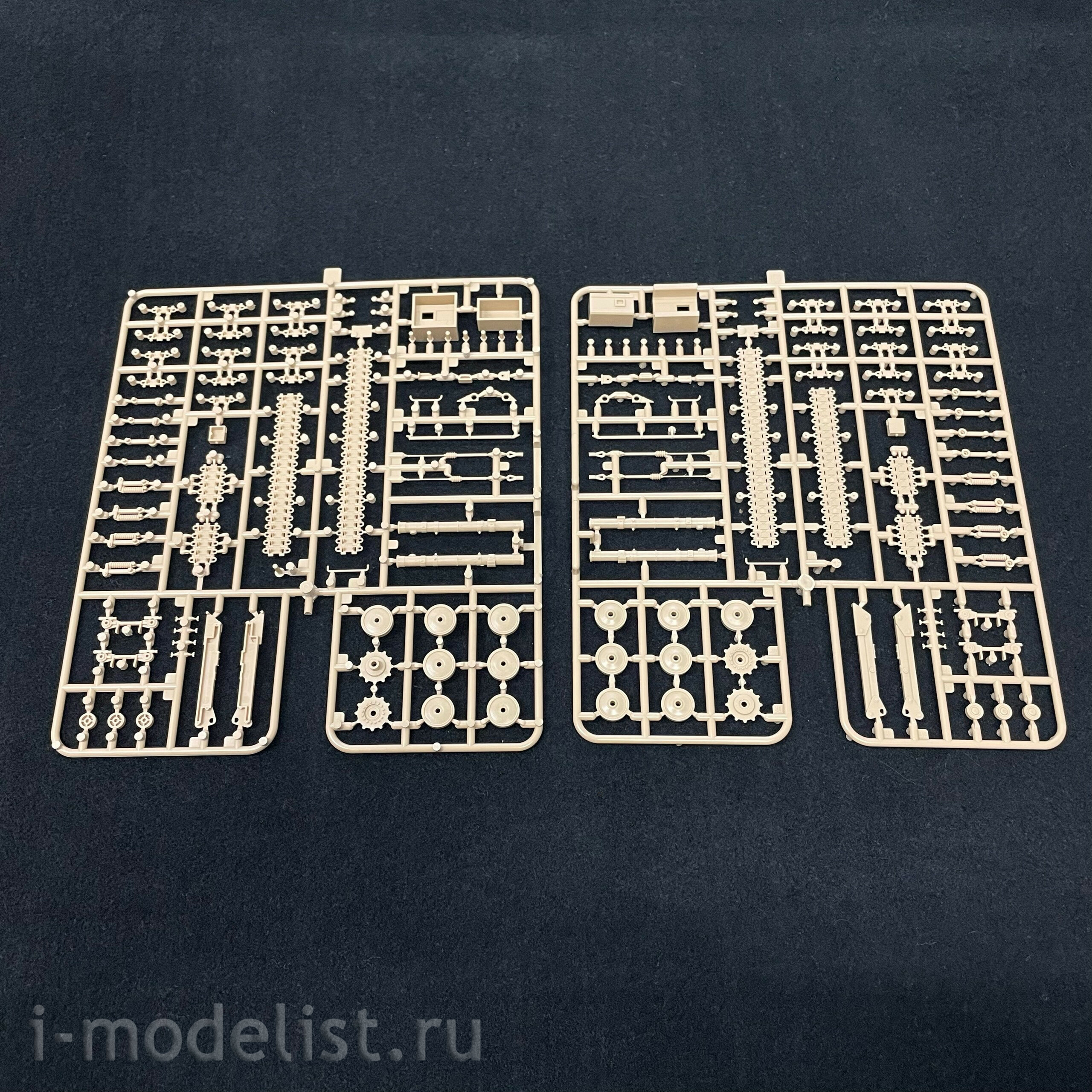 35A053 Amusing Hobby 1/35 Russian T-90A and Uran-9 tank (2 in 1) (under license from UVZ)