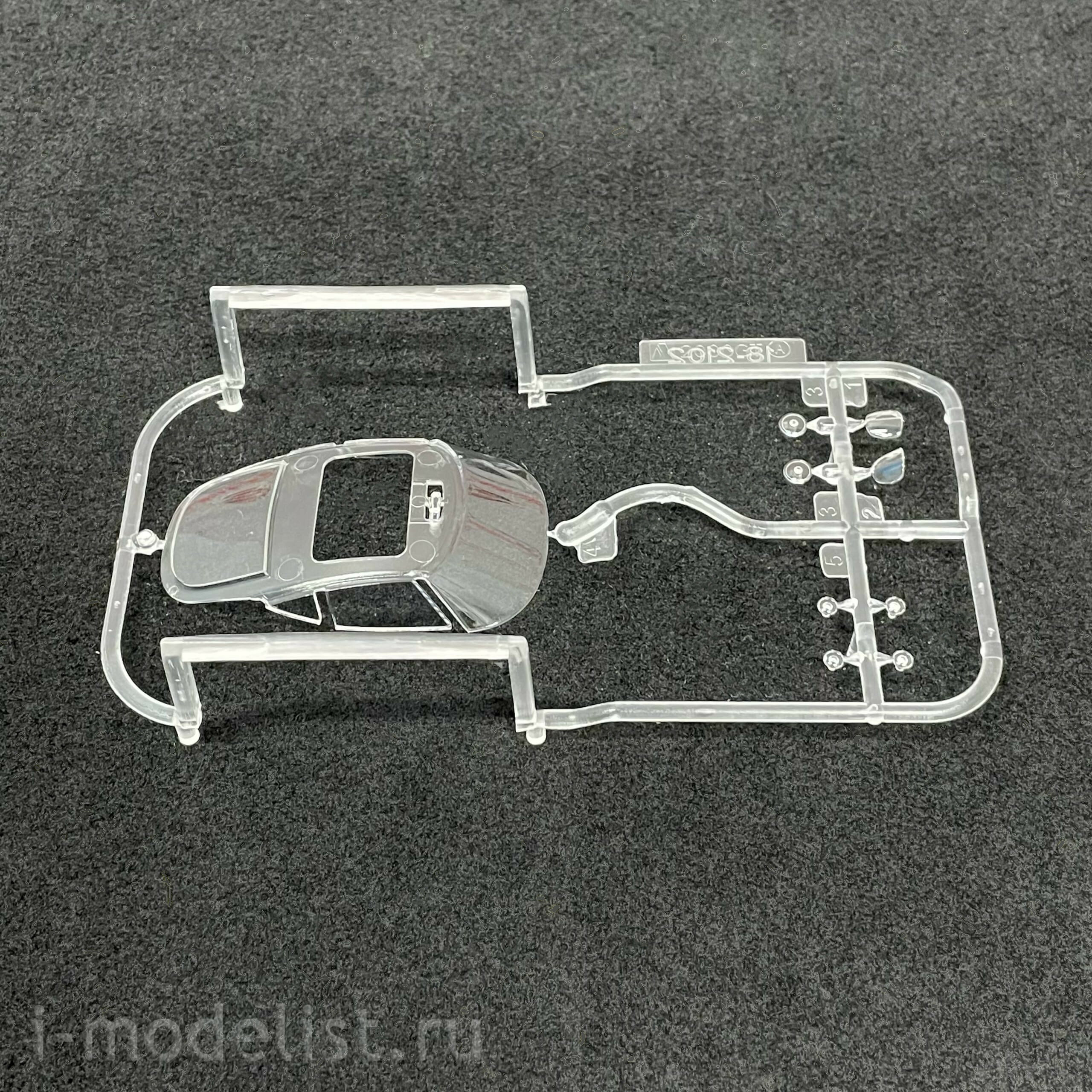 05627 Aoshima 1/32 Toyota 2000GT Car - Pegasus White