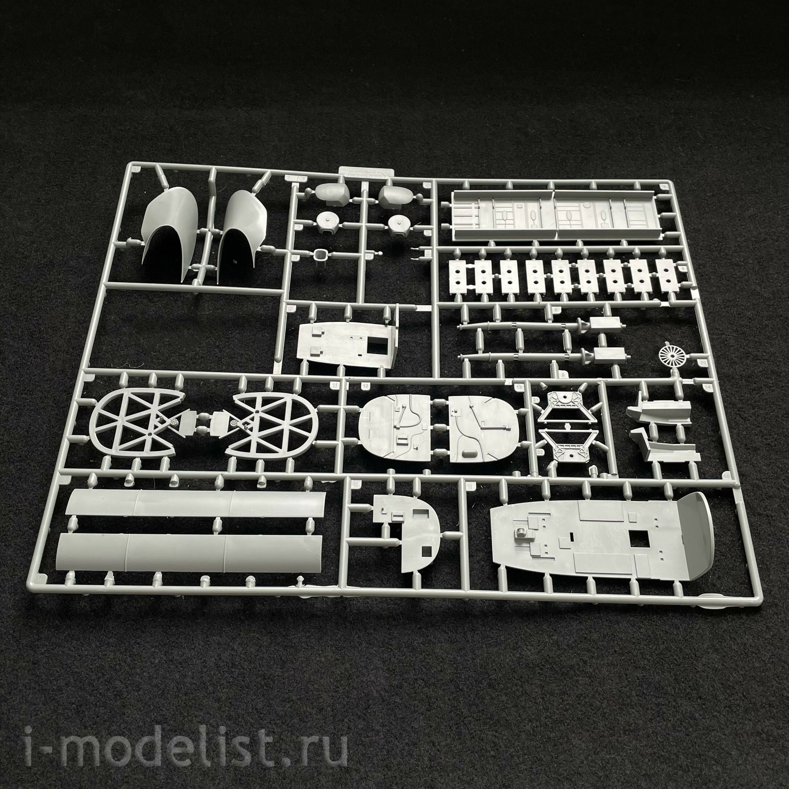 UA72208 Modelcollect 1/72 B-52H early type U. S. A. F.