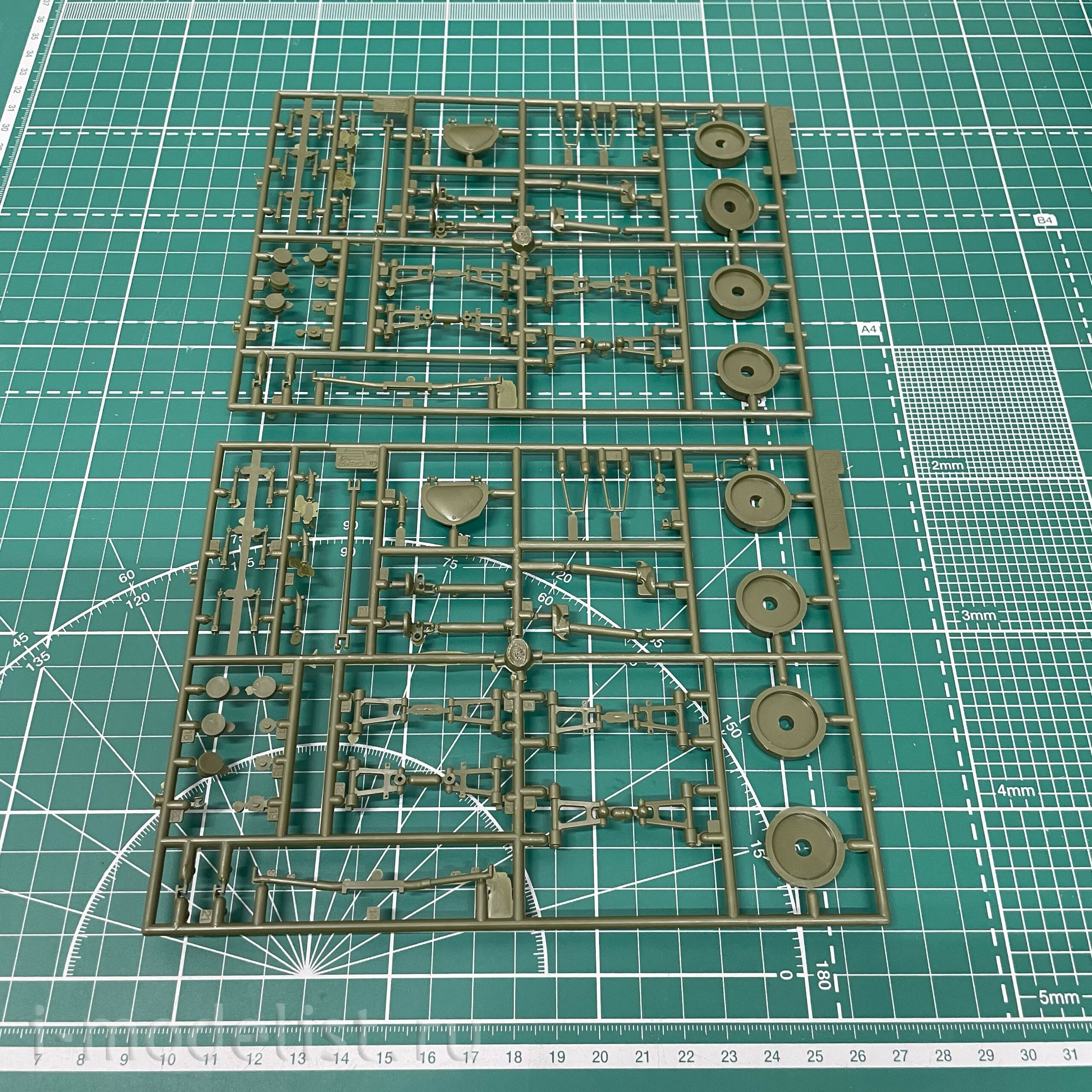 3587 Zvezda 1/35 Russian BTR-70 armored personnel carrier with MA-7 turret