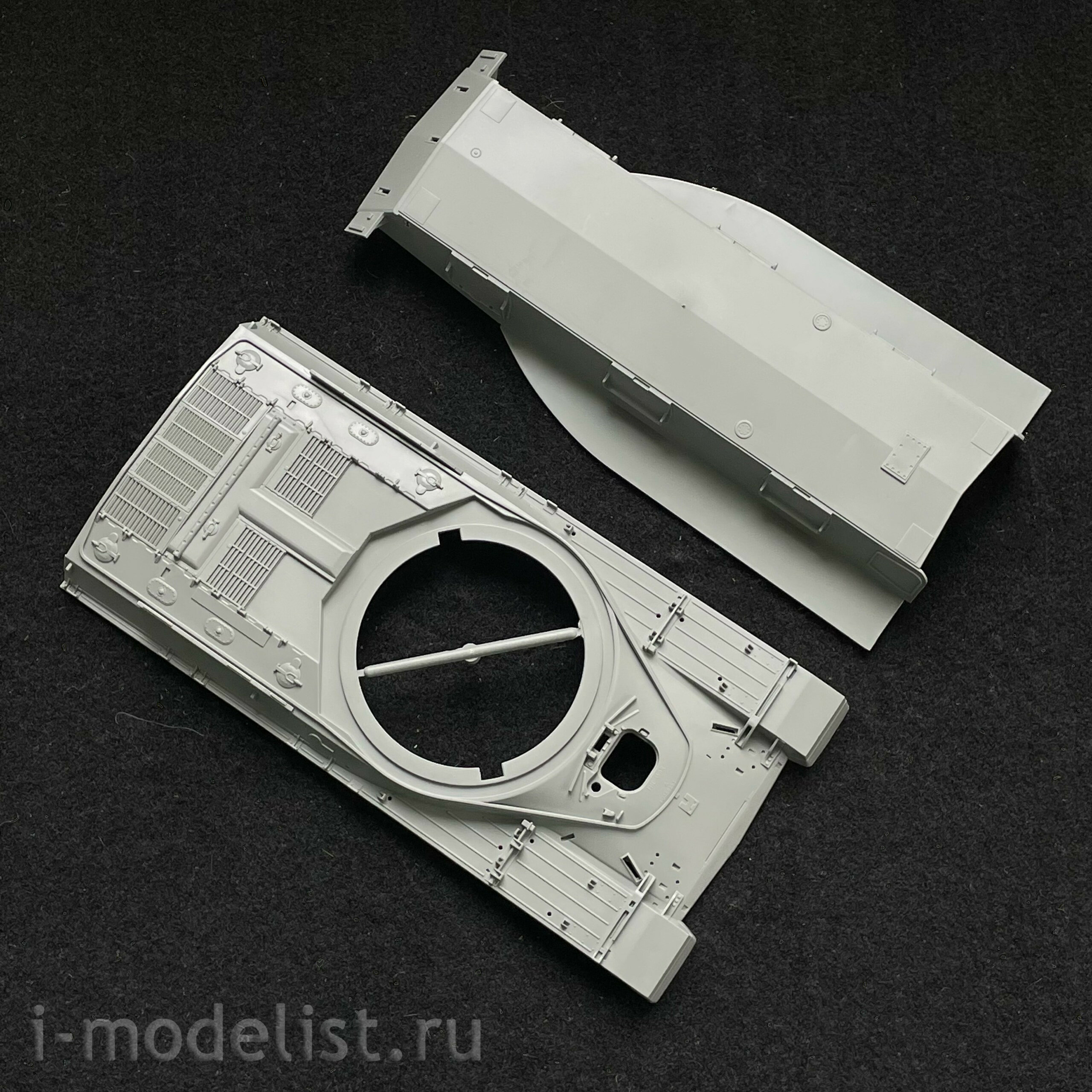 2039 Takom 1/35 British Air-defense Weapon System Chieftain Marksman SPAAG