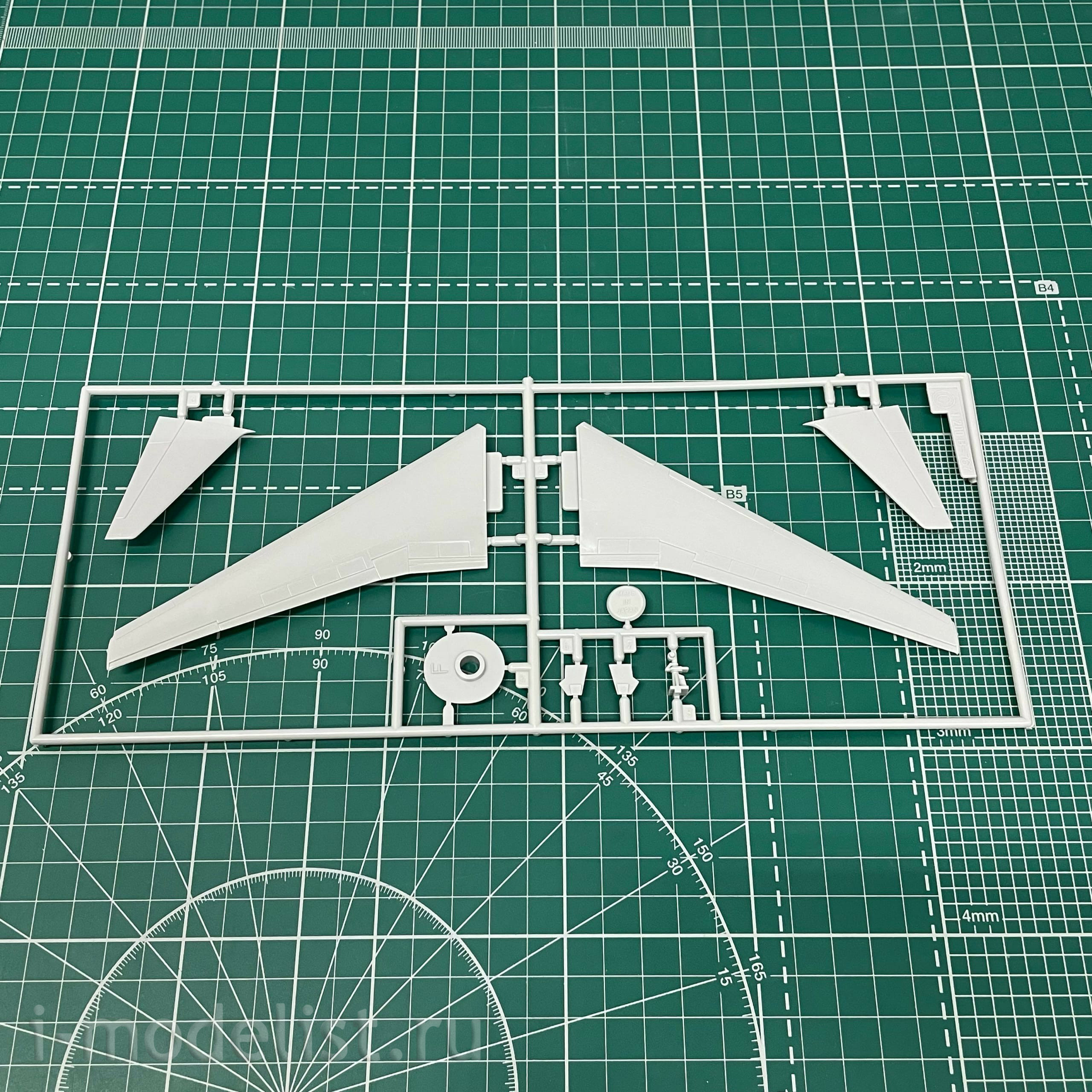 10808 Hasegawa 1/200 KC-767 WORLD TANKER (2 kits)