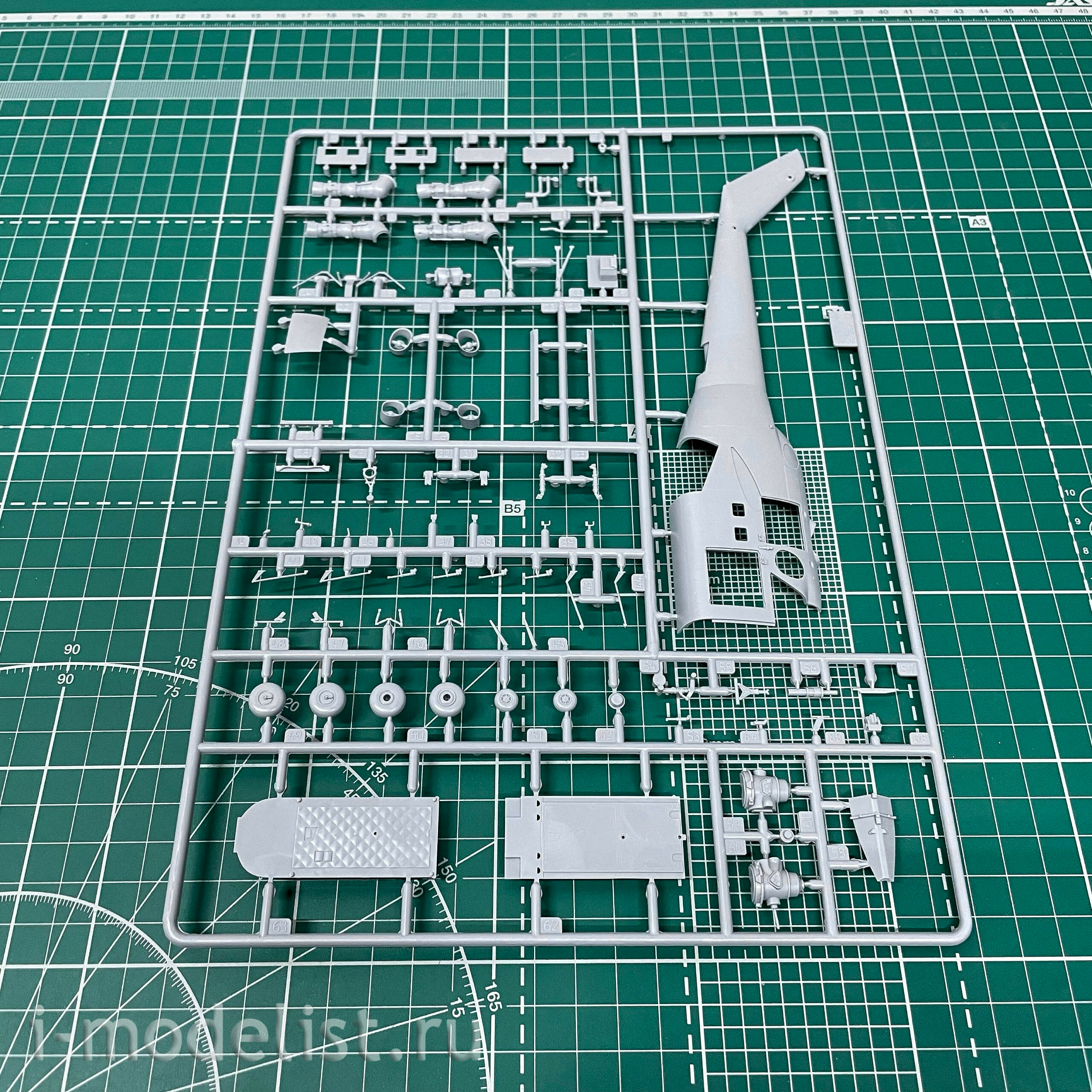 7273П Zvezda 1/72 Подарочный набор: Советский ударный вертолет Ми-24А