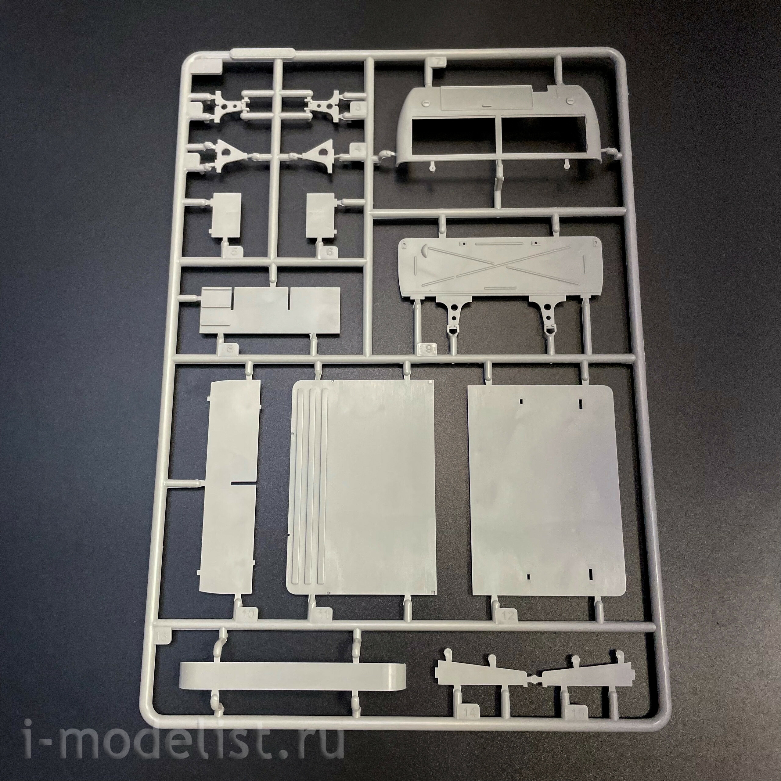 09575 Т$ач 1/35 Тяжелый тягач Schwerer Zugkraftwagen 18to Sd.Kfz. 9 (Артиллерийская версия)