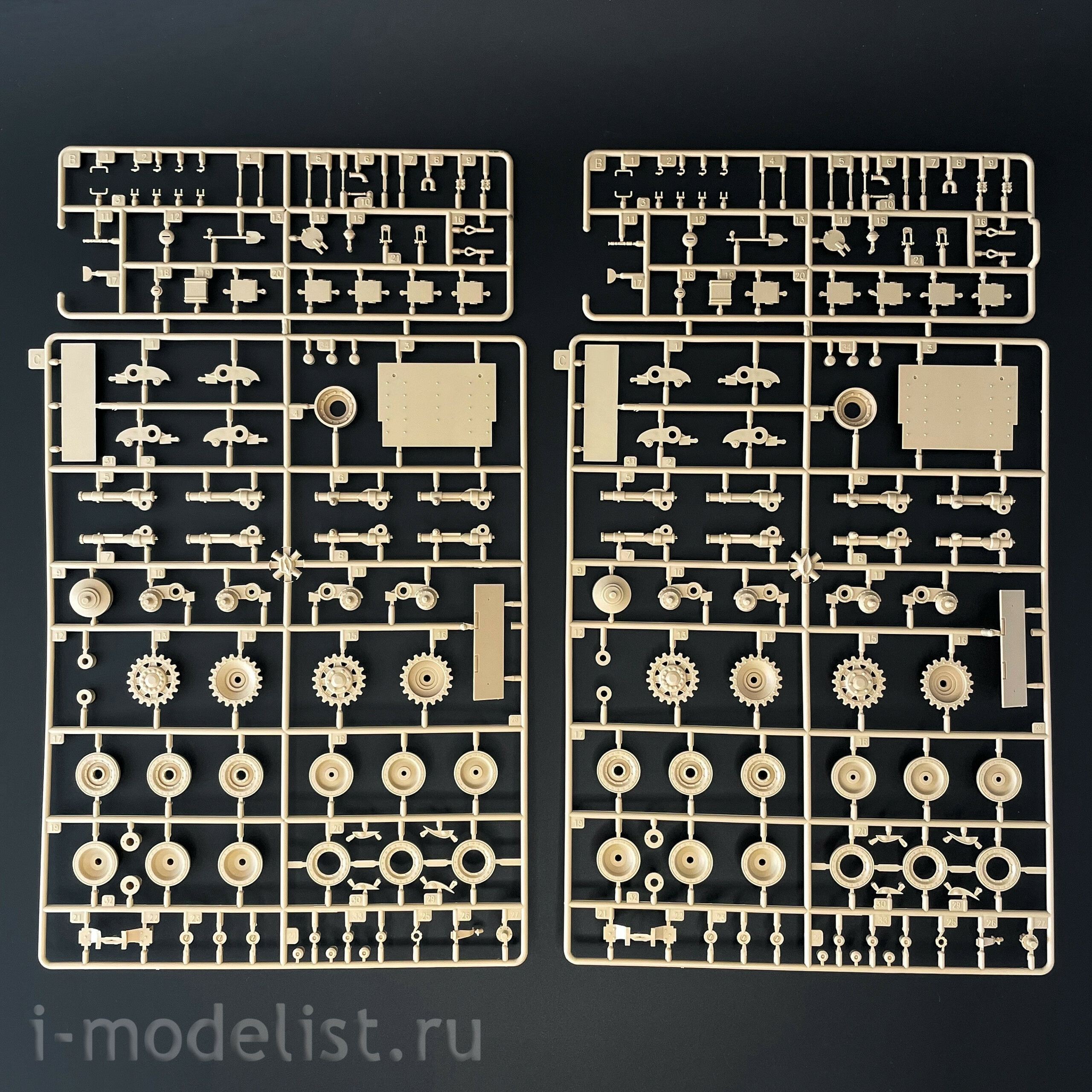 35A030 Amusing Hobby 1/35 SD.Kfz.184 Ferdinand & 16t Strabokran
